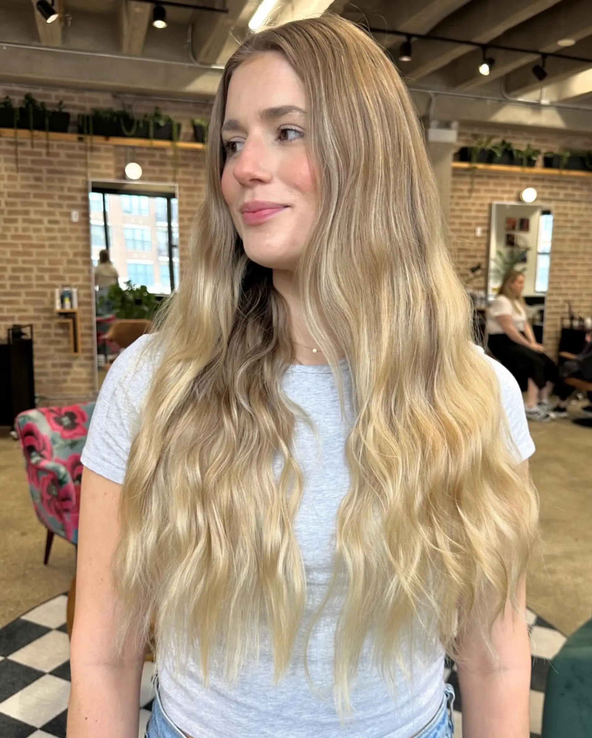 A medium-length lob with soft waves and a blunt cut for a chic and effortless look. 3