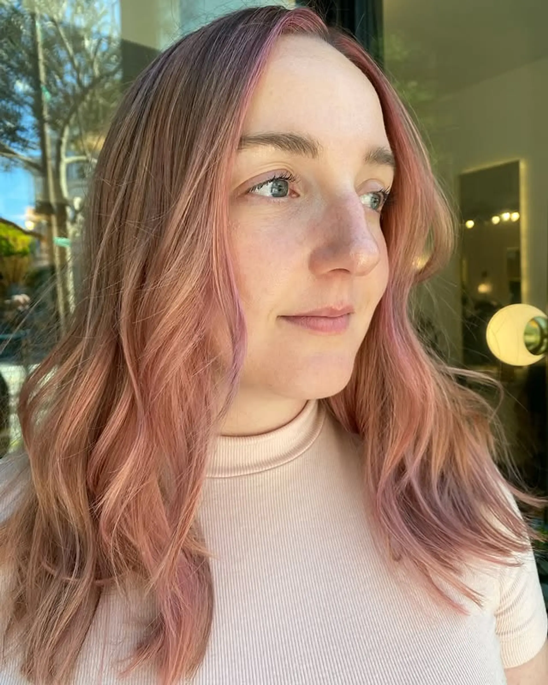 Shoulder-length wavy hairstyle with a rose gold balayage. 1