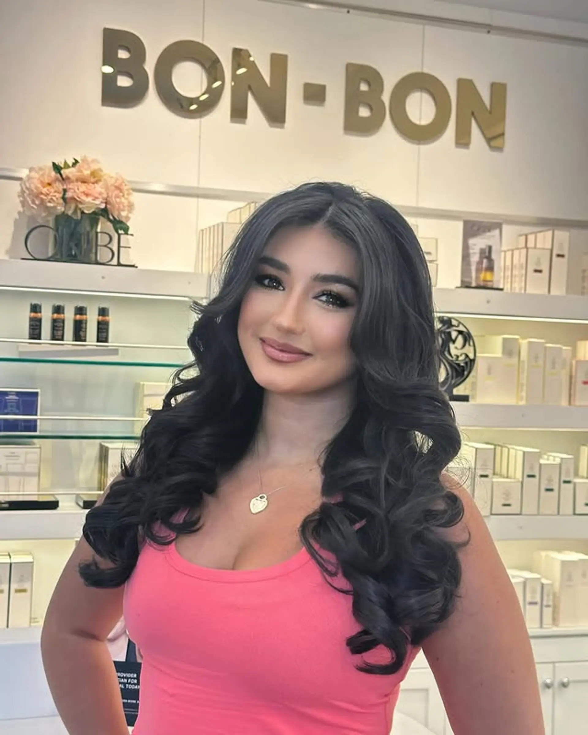 A long, wavy hairstyle with loose, voluminous waves reminiscent of old Hollywood glamour. 1