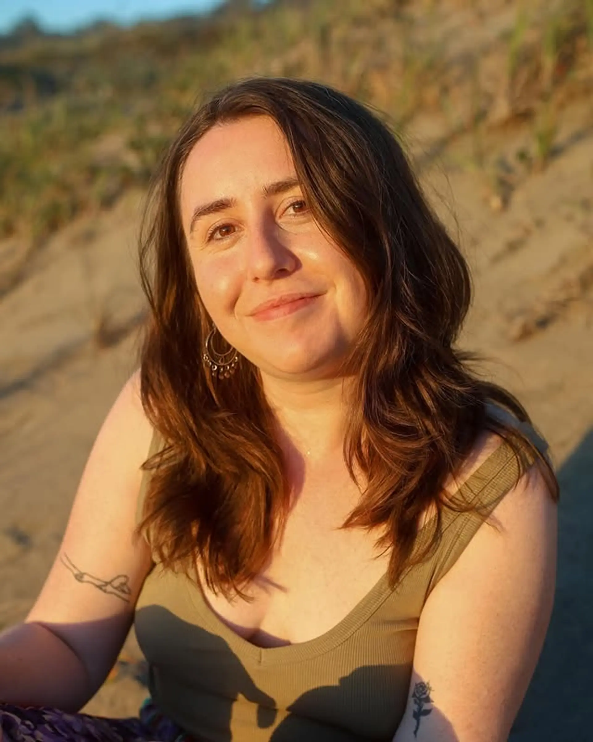 Medium-length wavy hair with face-framing layers for a natural, sun-kissed look. 1