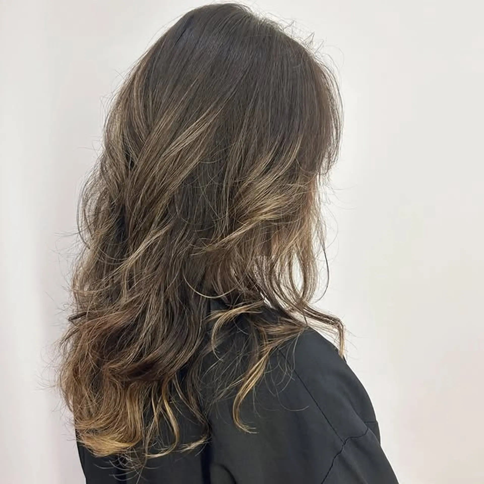 Long, wavy hairstyle with layers and face-framing layers. 1