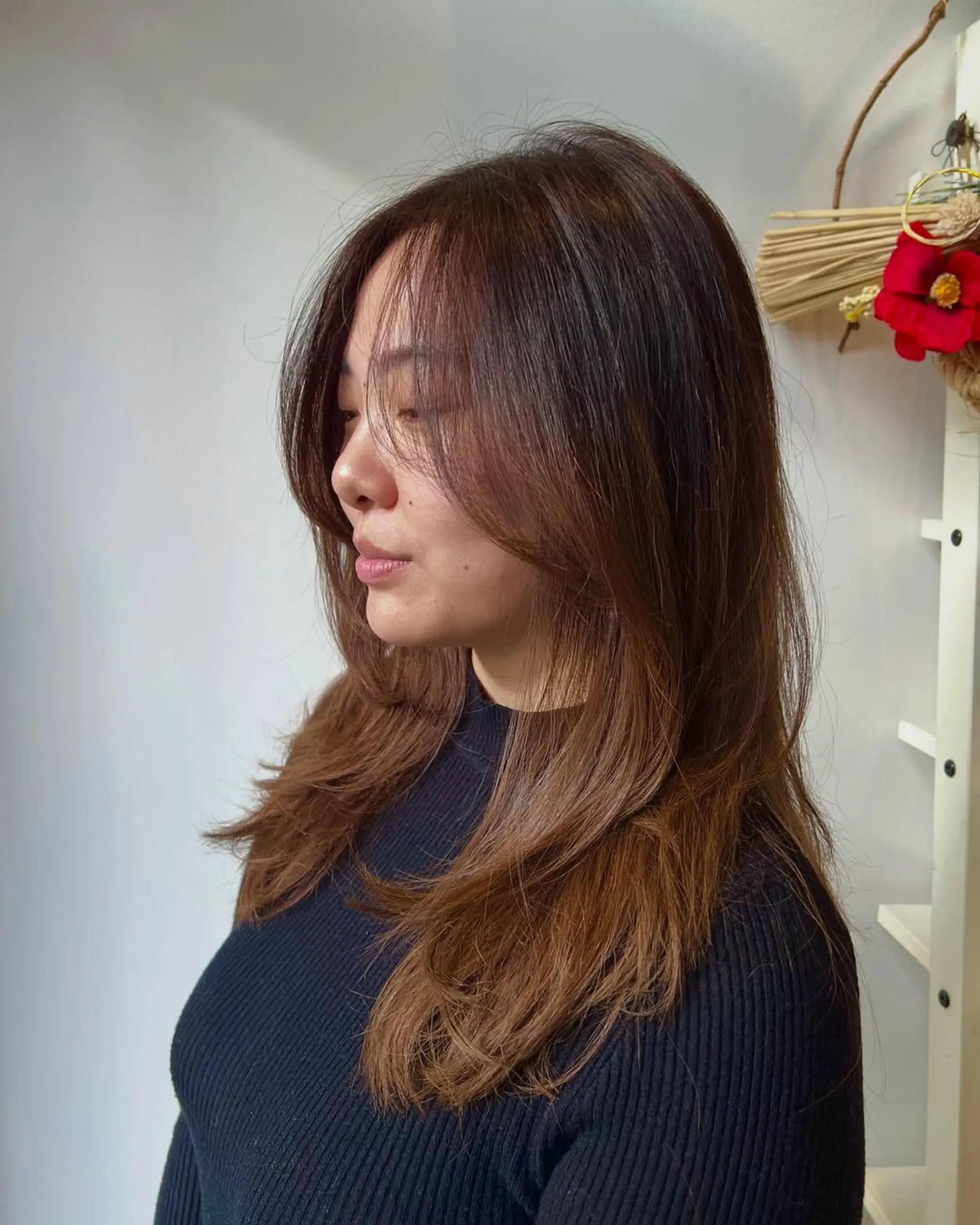 Long layered waves with a bronzed balayage. 2