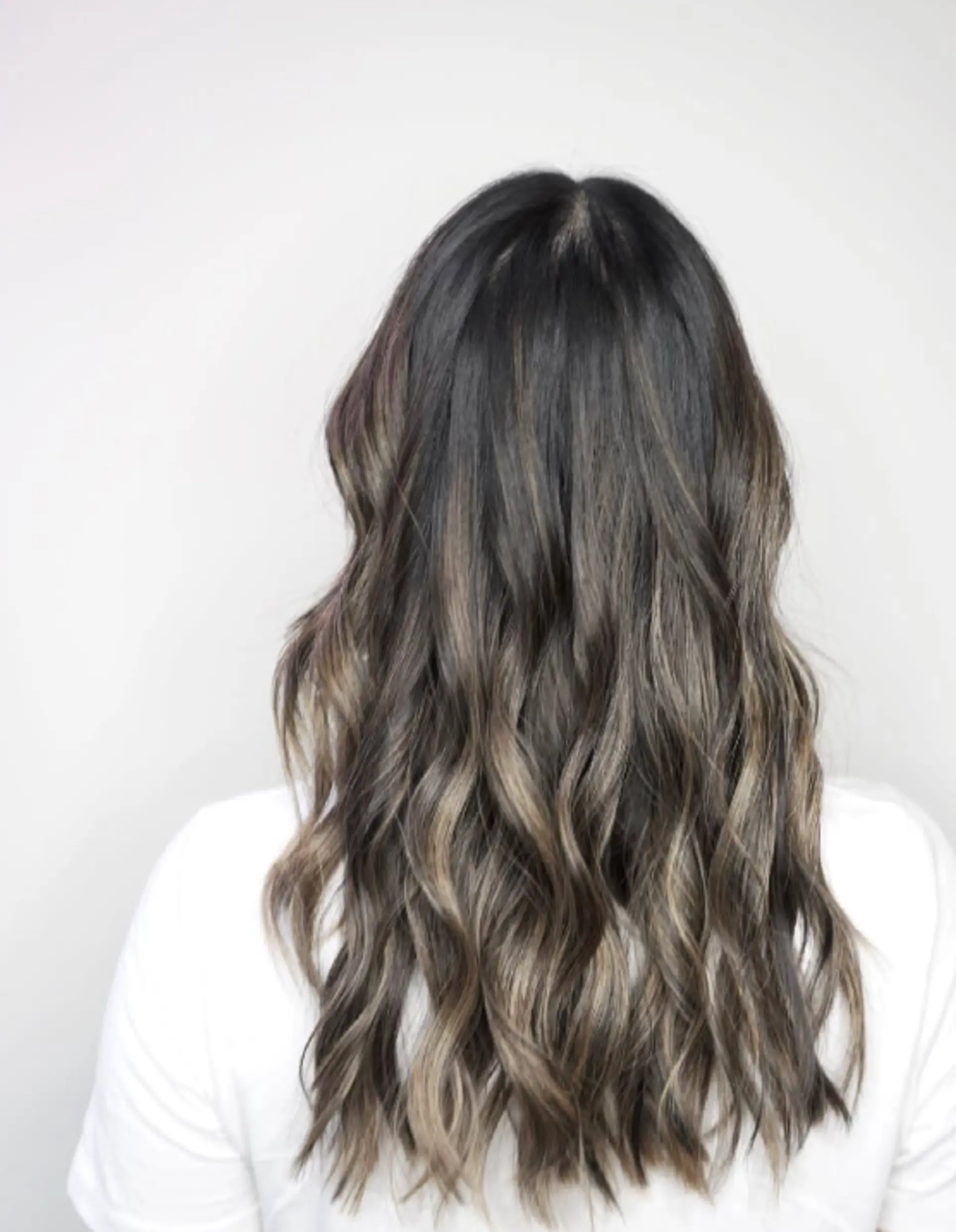 Long, wavy hair with a bronde balayage technique. 1