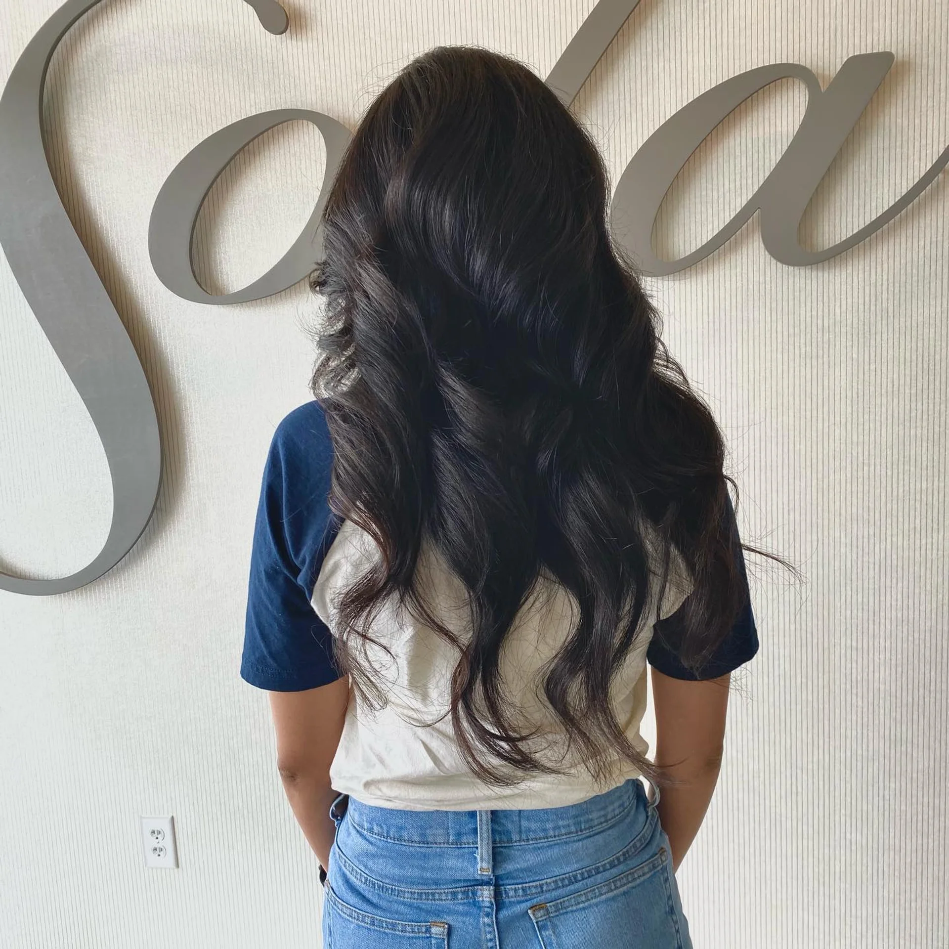 Sleek and glossy long brunette hair with face-framing layers - Preview 3