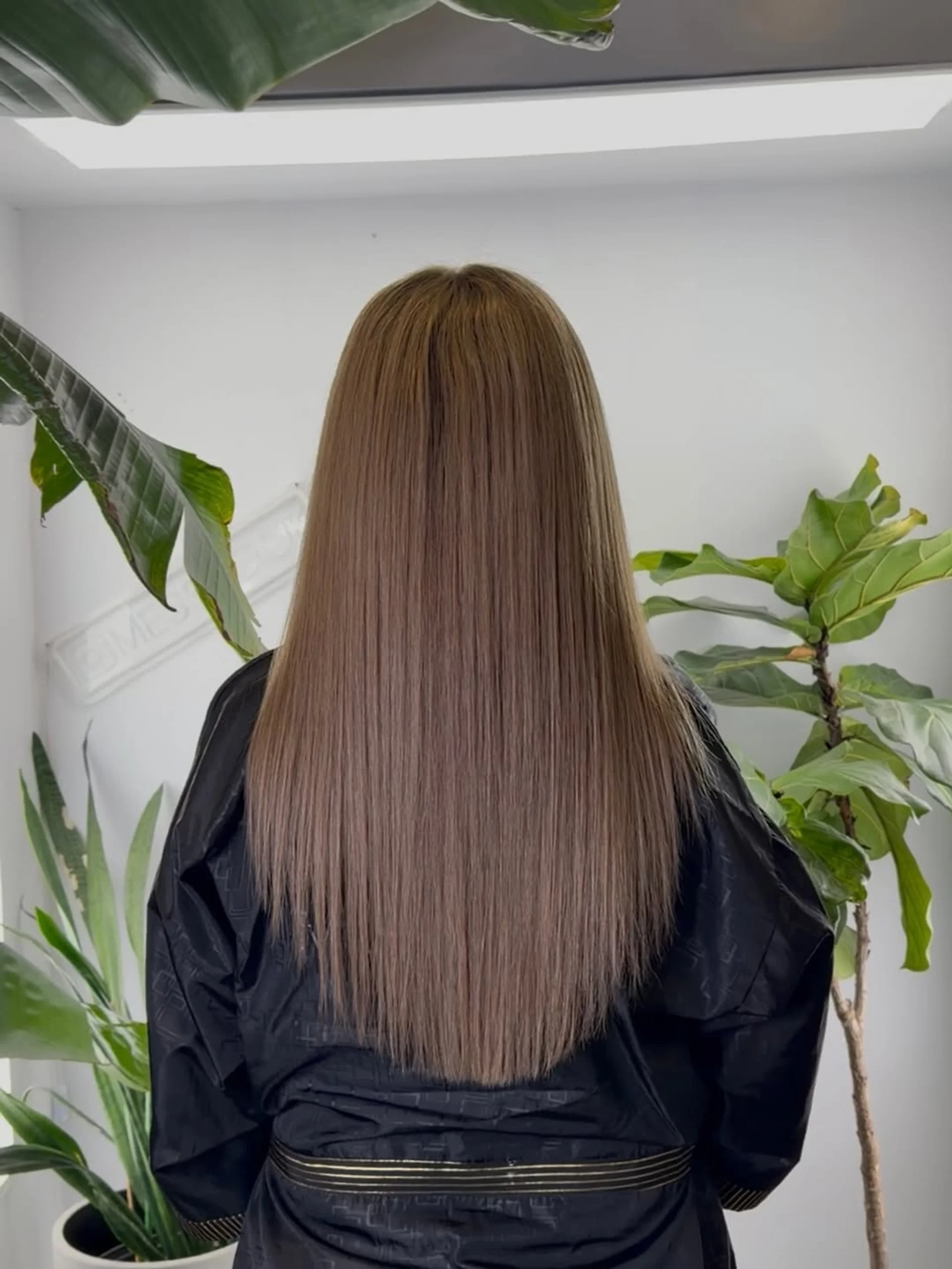 Straight hair with textured, piecey layers - Preview 1