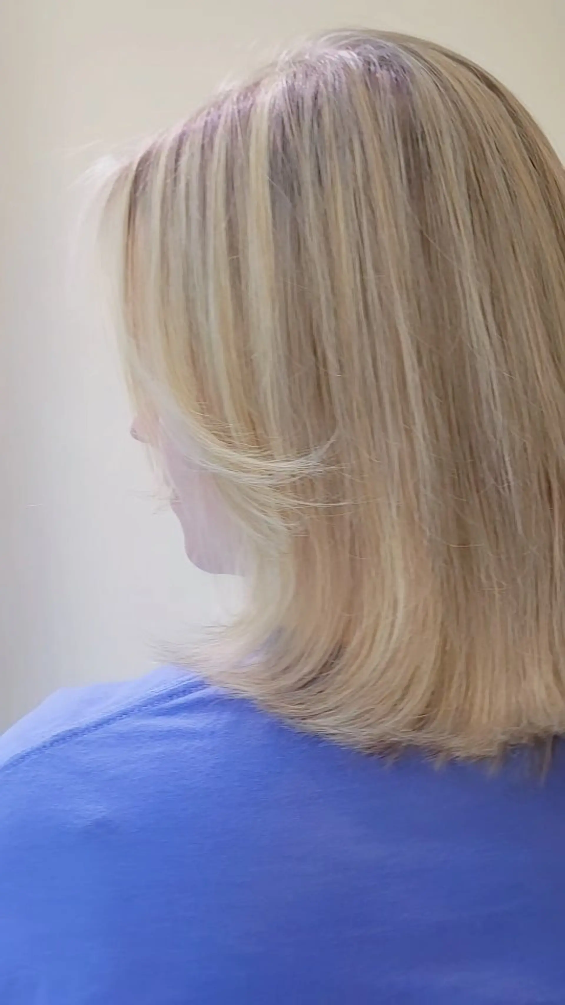 A shoulder-length honey blonde lob styled straight with soft face-framing layers and dimensional highlights. 1