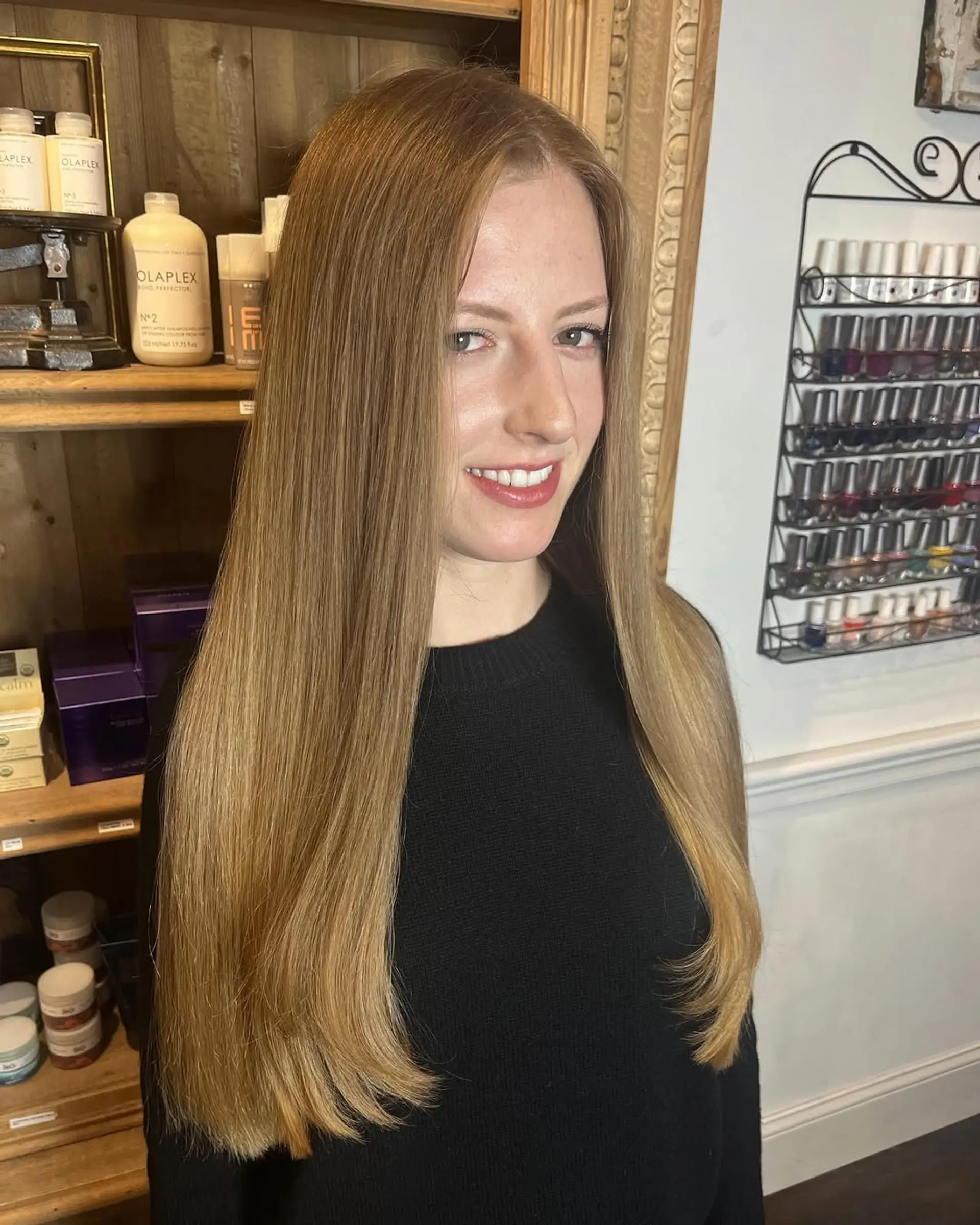 Very long, straight blonde hair with a smooth texture and even cut, showcasing natural shine and full volume. 4