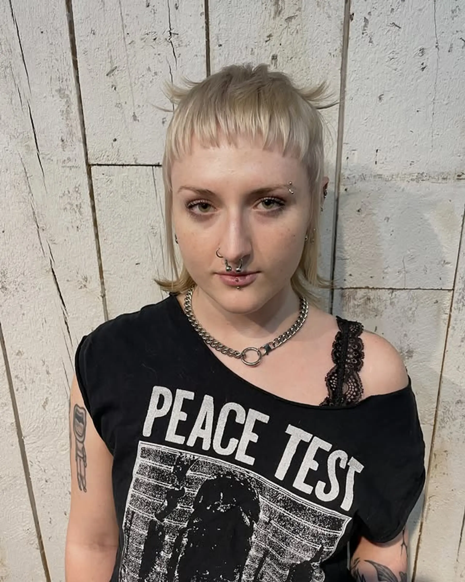 A modern take on the classic mullet, featuring choppy layers and ultra-short baby bangs for an edgy look. 1