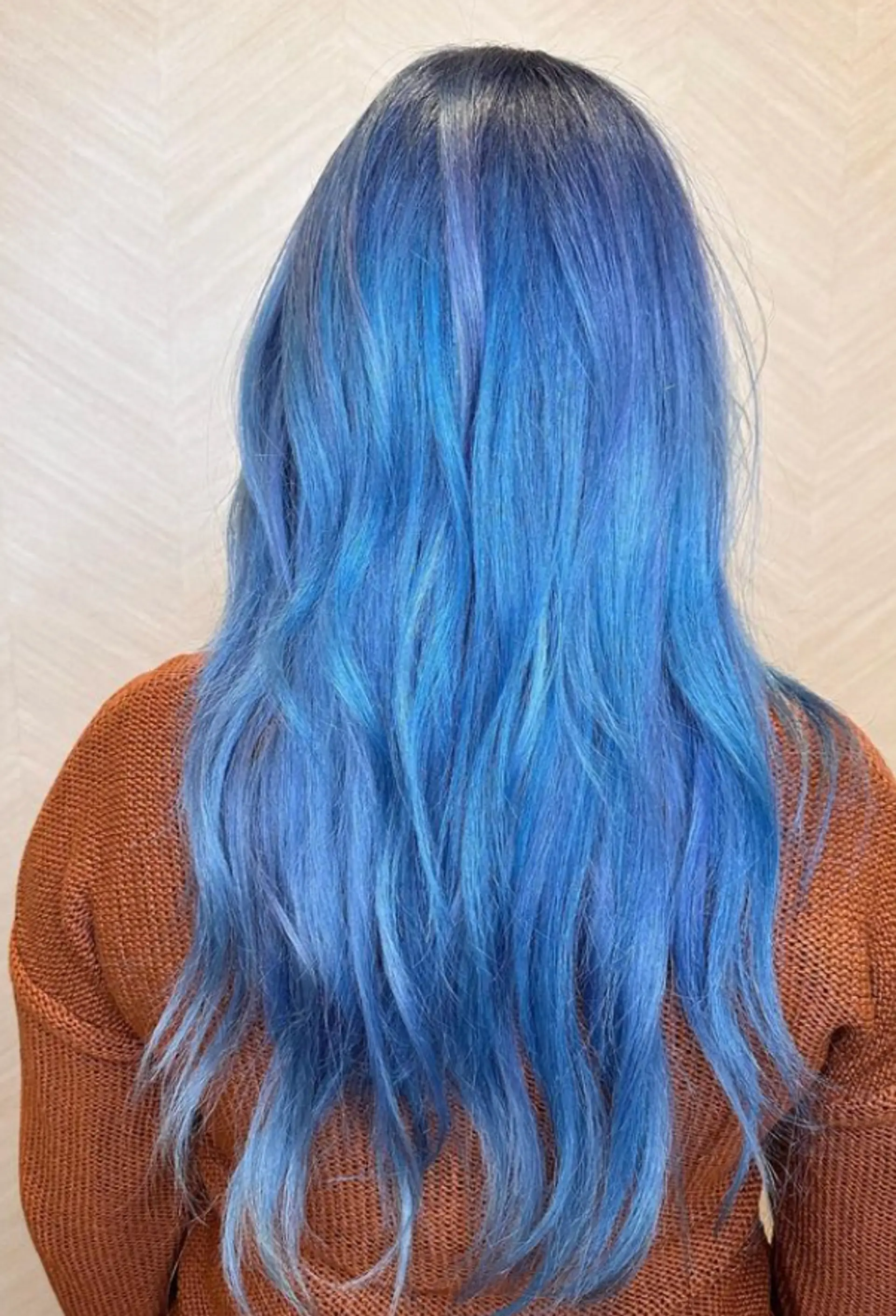 Long, wavy hair with a blue to lavender gradient, featuring soft, face-framing layers and gentle waves. 3