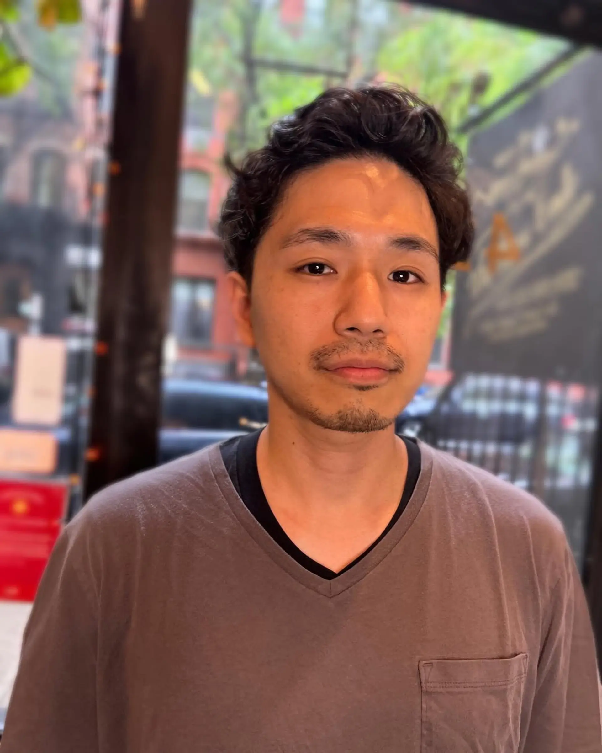 A medium-length wavy hairstyle with enhanced texture and natural volume. 1