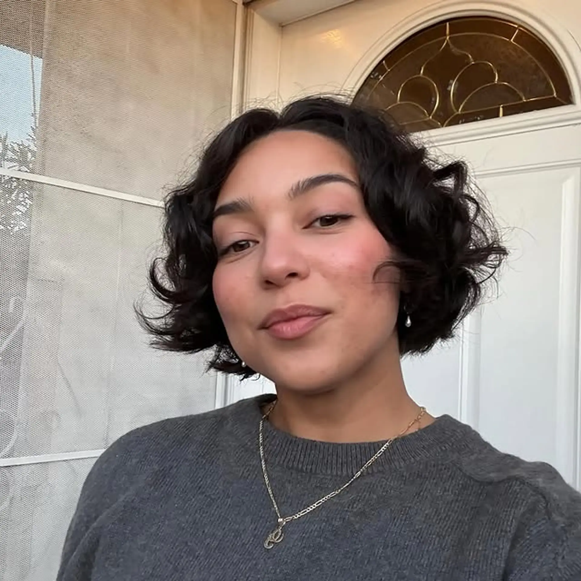 A short, wavy bob with defined waves for a voluminous and stylish look. 1