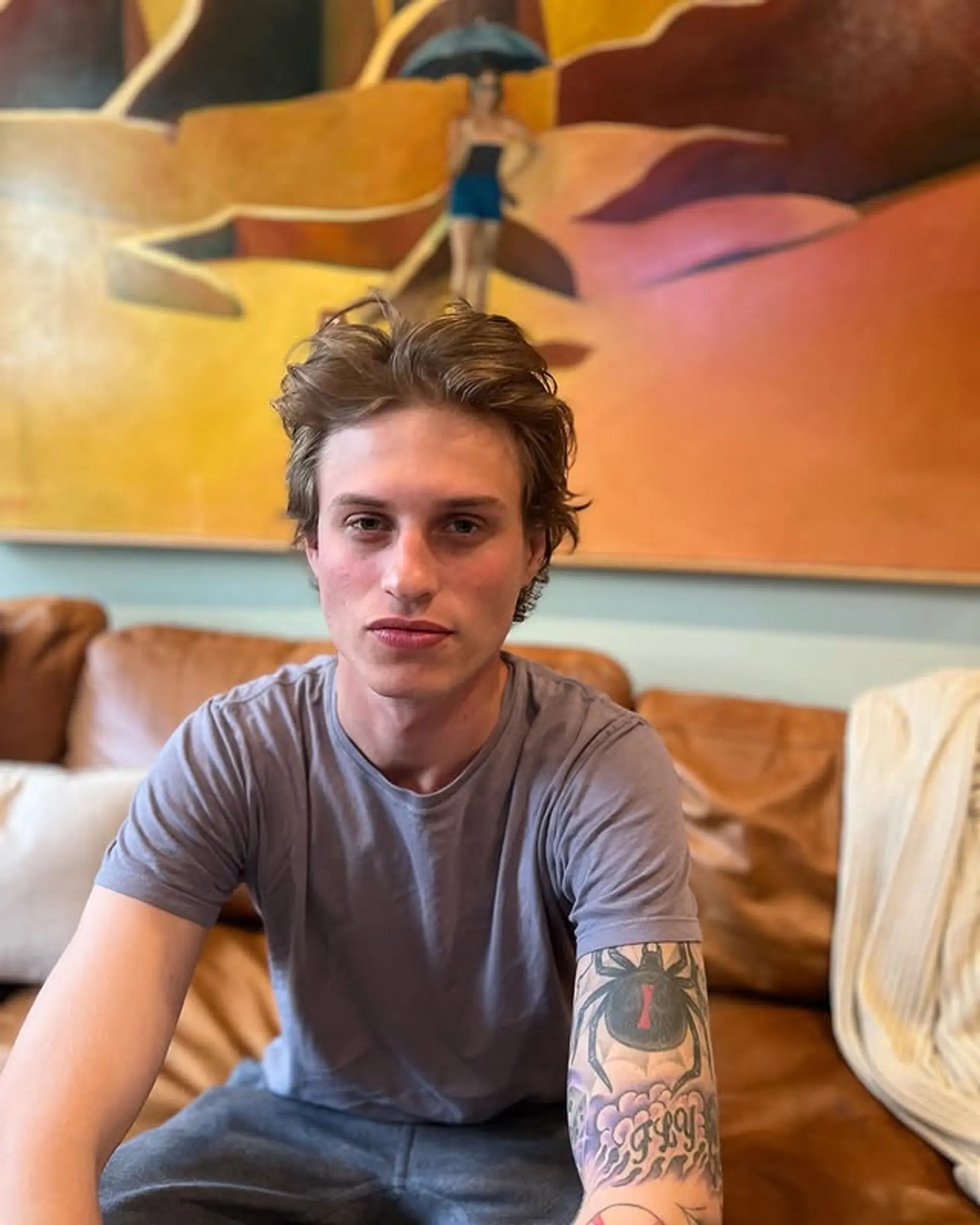 A short, textured hairstyle with tapered sides and a tousled finish. 1