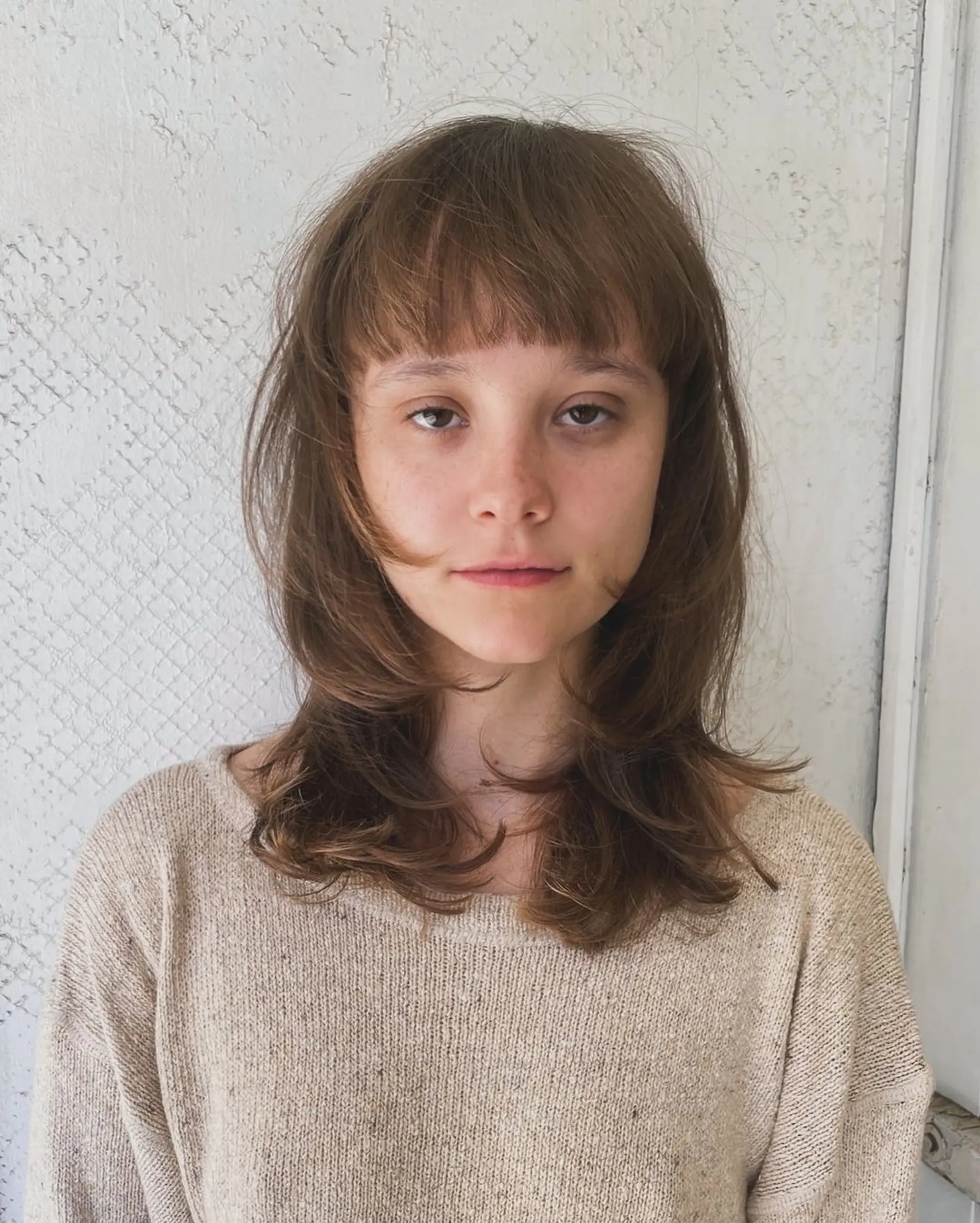 Soft layers create a gentle flow with a wispy fringe, showcasing natural waves and an airy texture. 1