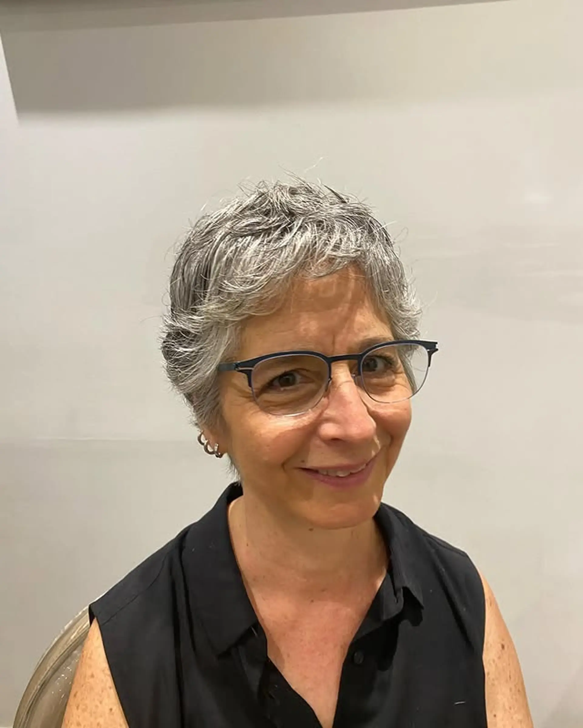 A short, layered pixie cut designed for easy maintenance and a modern look. 1