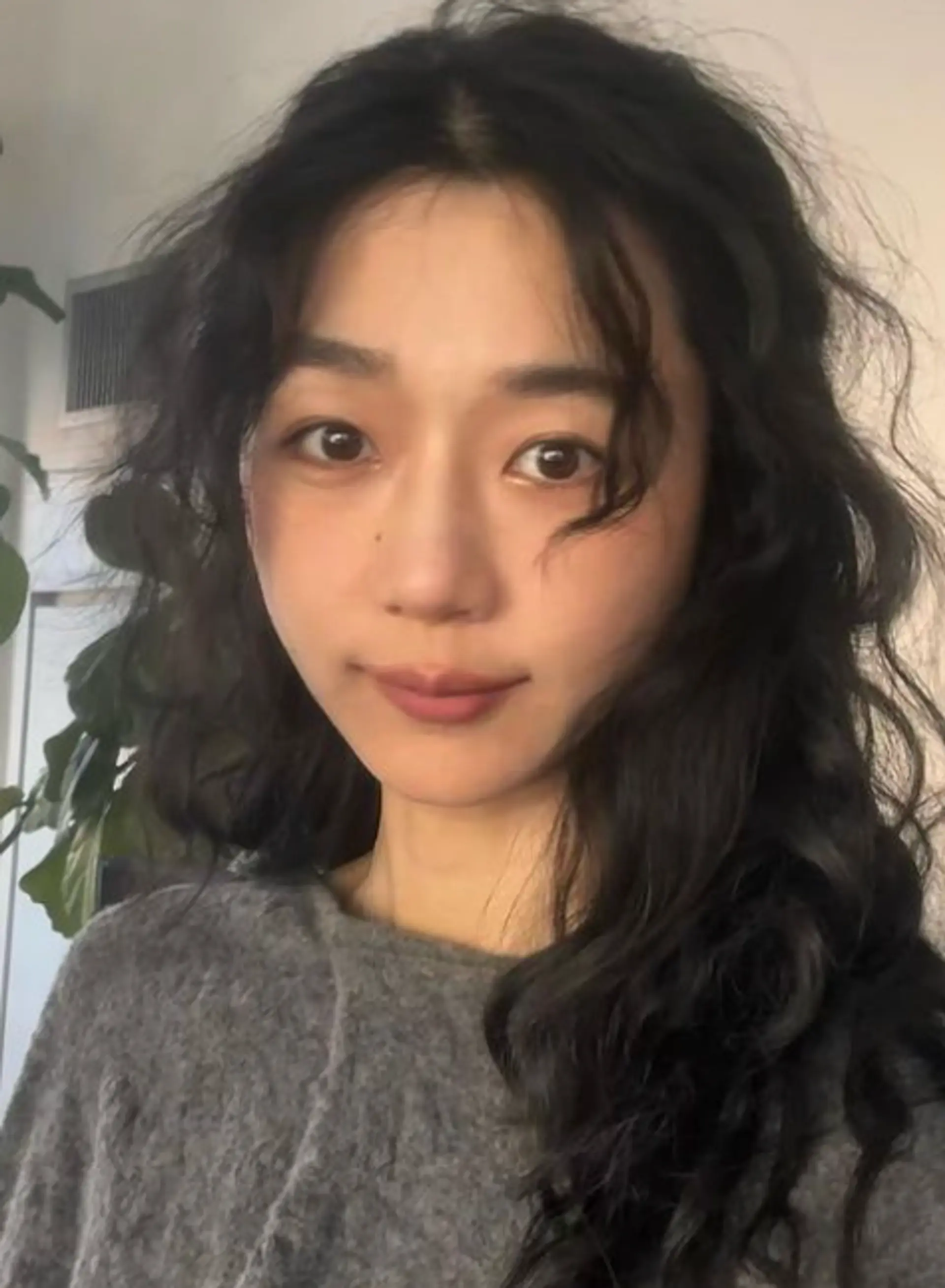 Long, black hair with natural waves cascading down in a loose, windswept style, offering a casual yet elegant look. 1