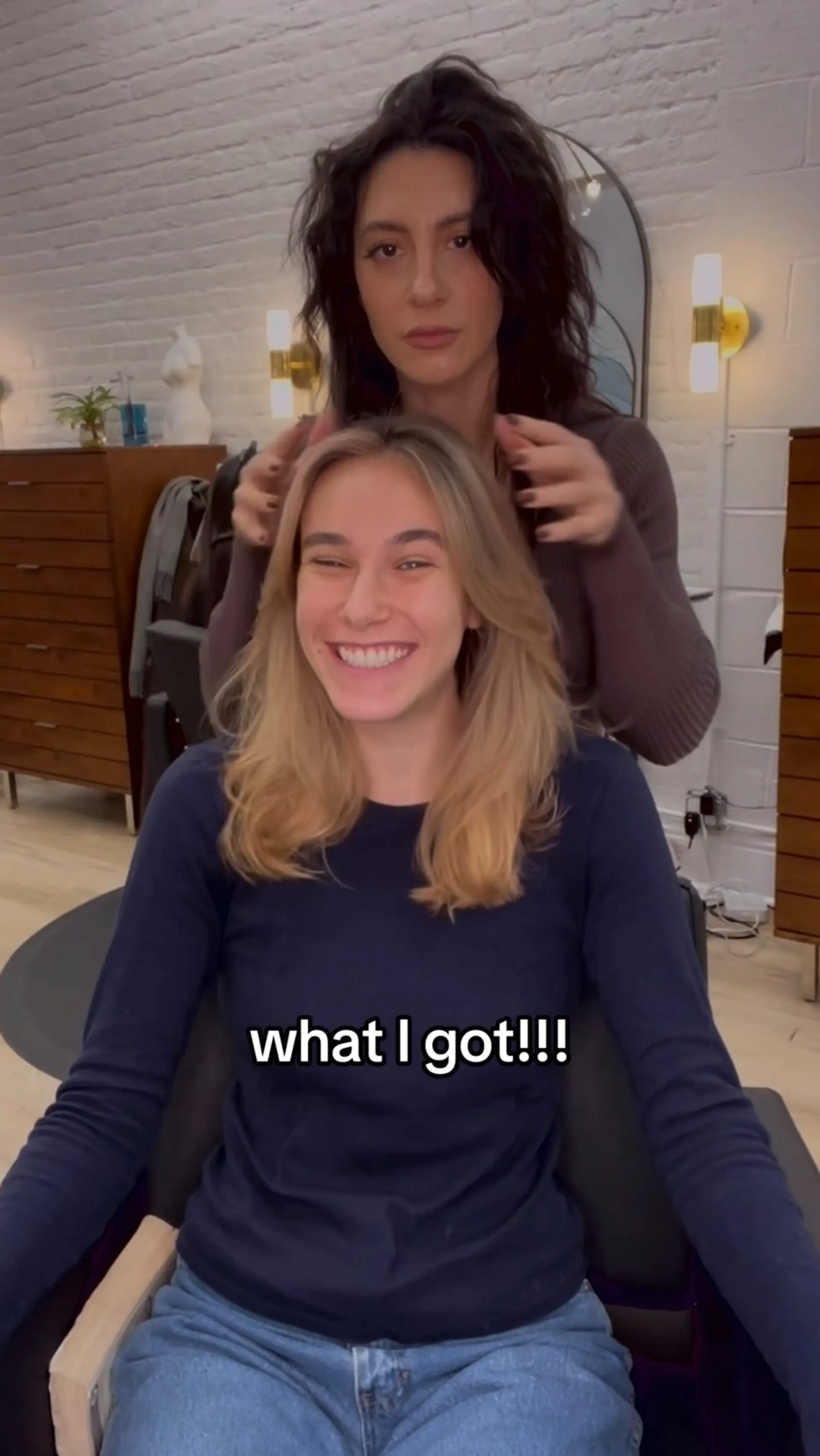 A mid-length haircut featuring soft face-framing layers and a bouncy blowout. 1