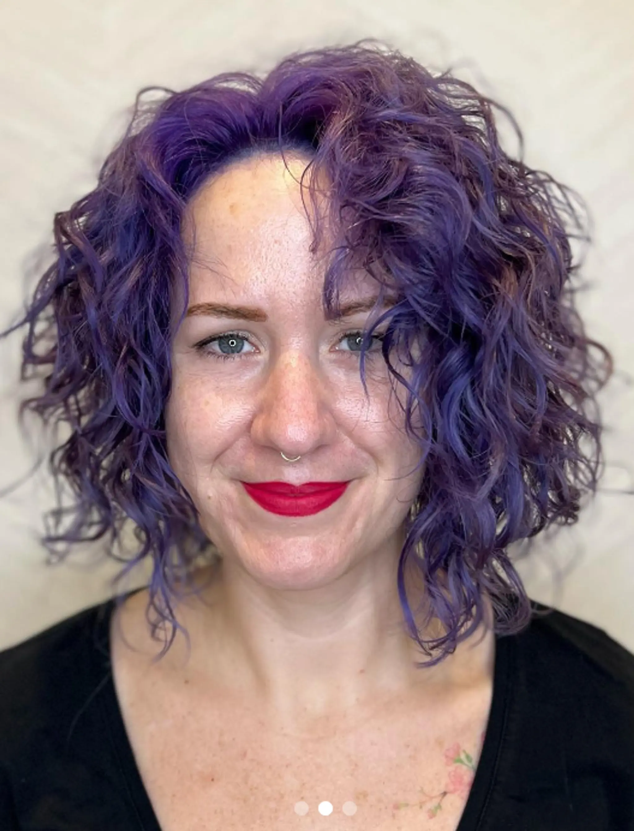 Medium-length curly hairstyle with bold purple color and well-defined curls.

Color by @simabeautynyc
Cut and style by @juliamannino_hair
 1