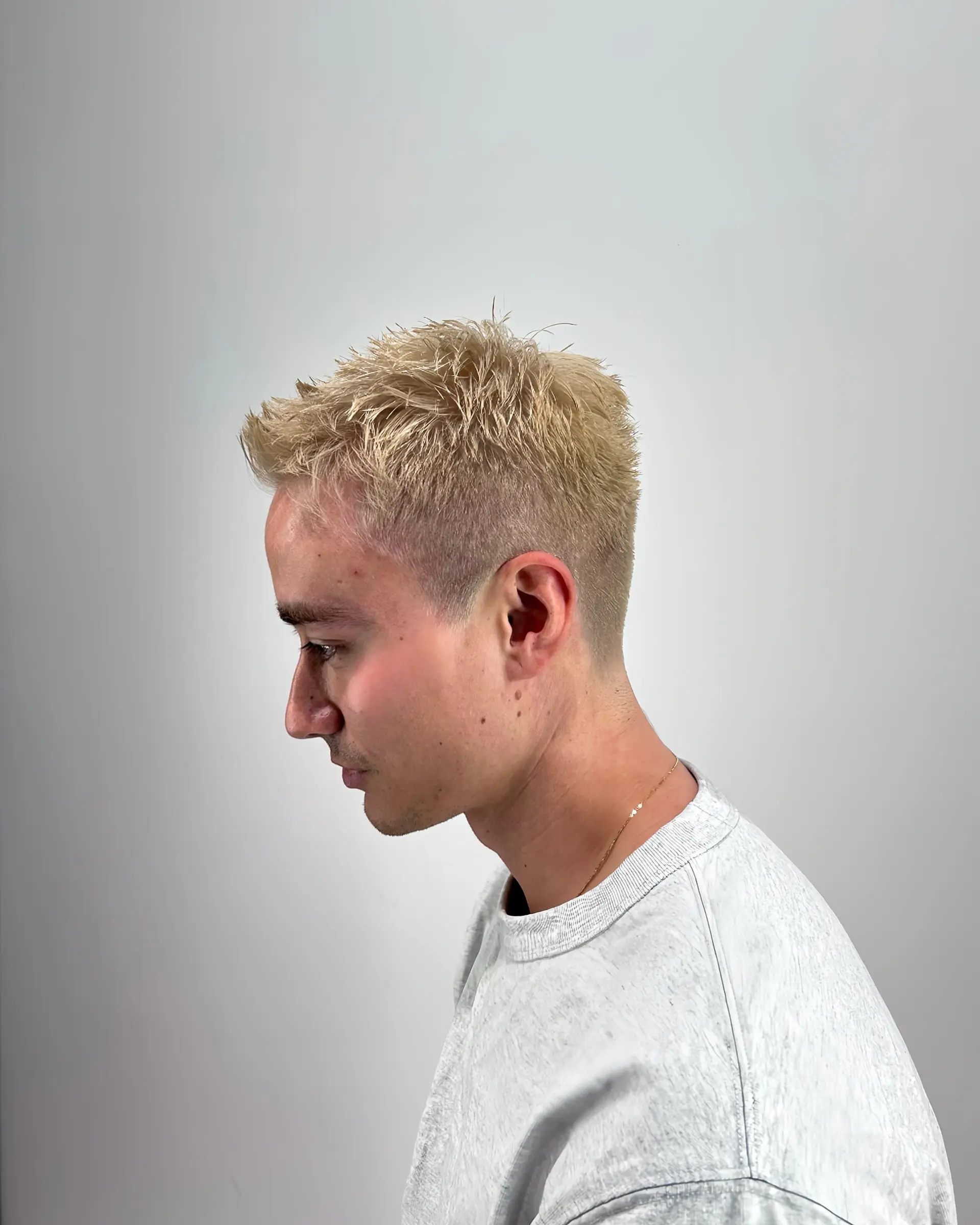 A short, textured crop with bleached blonde color. 1