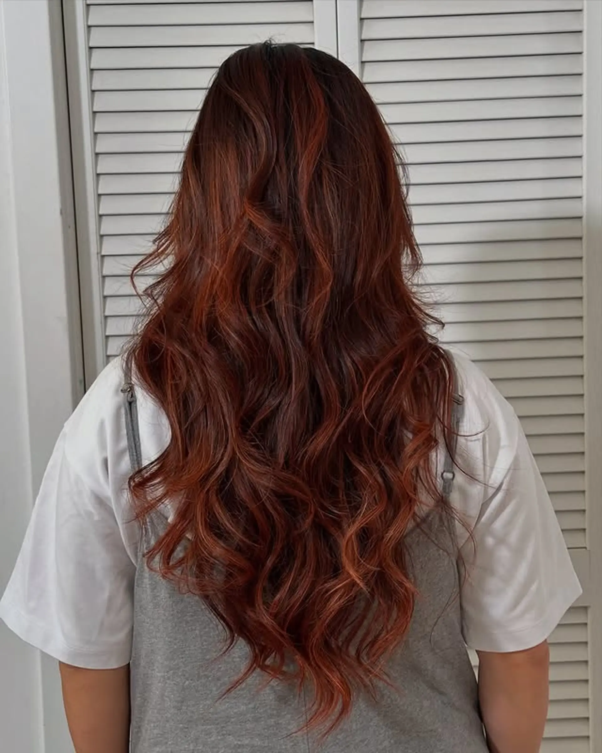 Long, layered waves with a soft and dimensional copper red color. 1