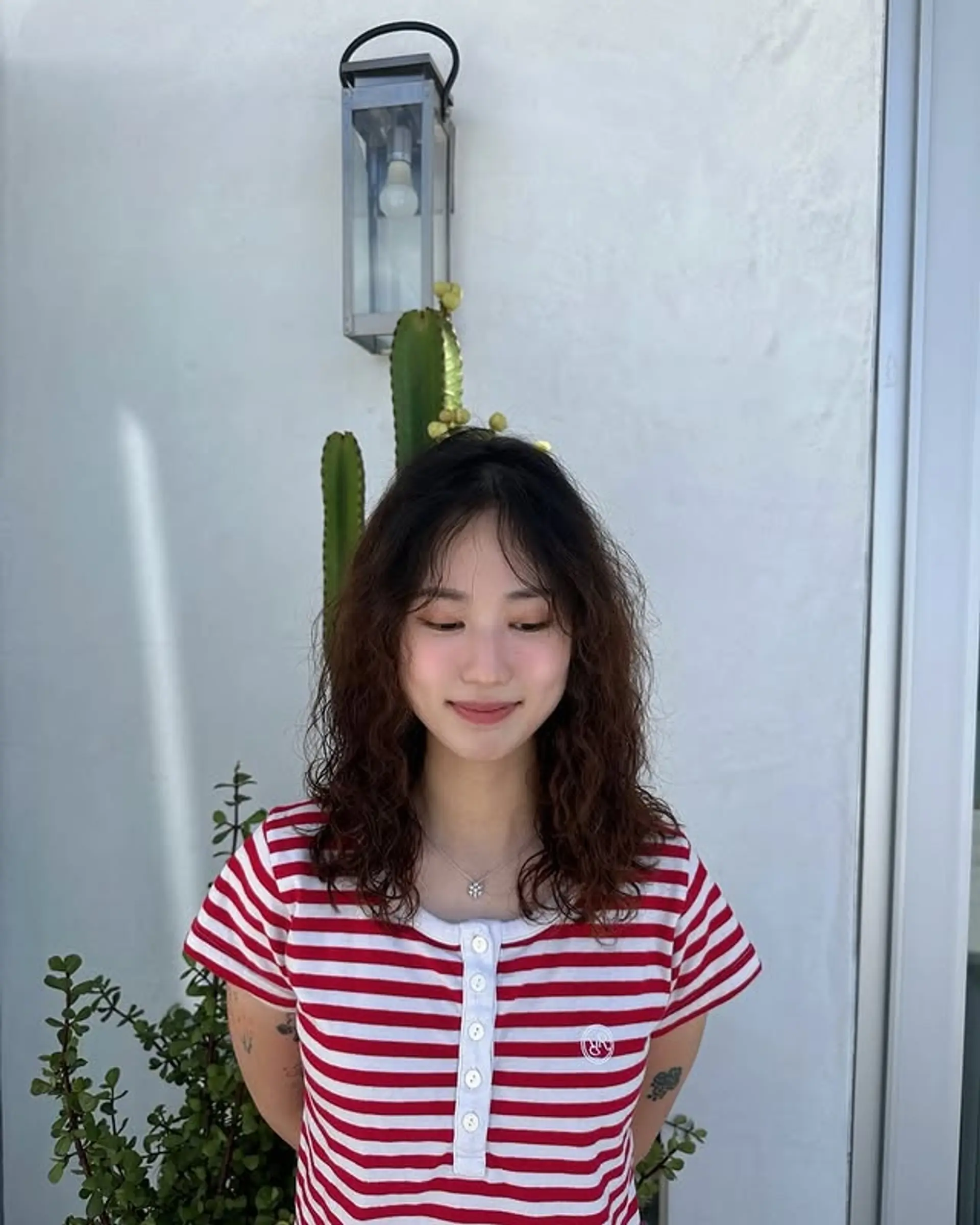 Relaxed beach wave perm that provides texture and volume. 1