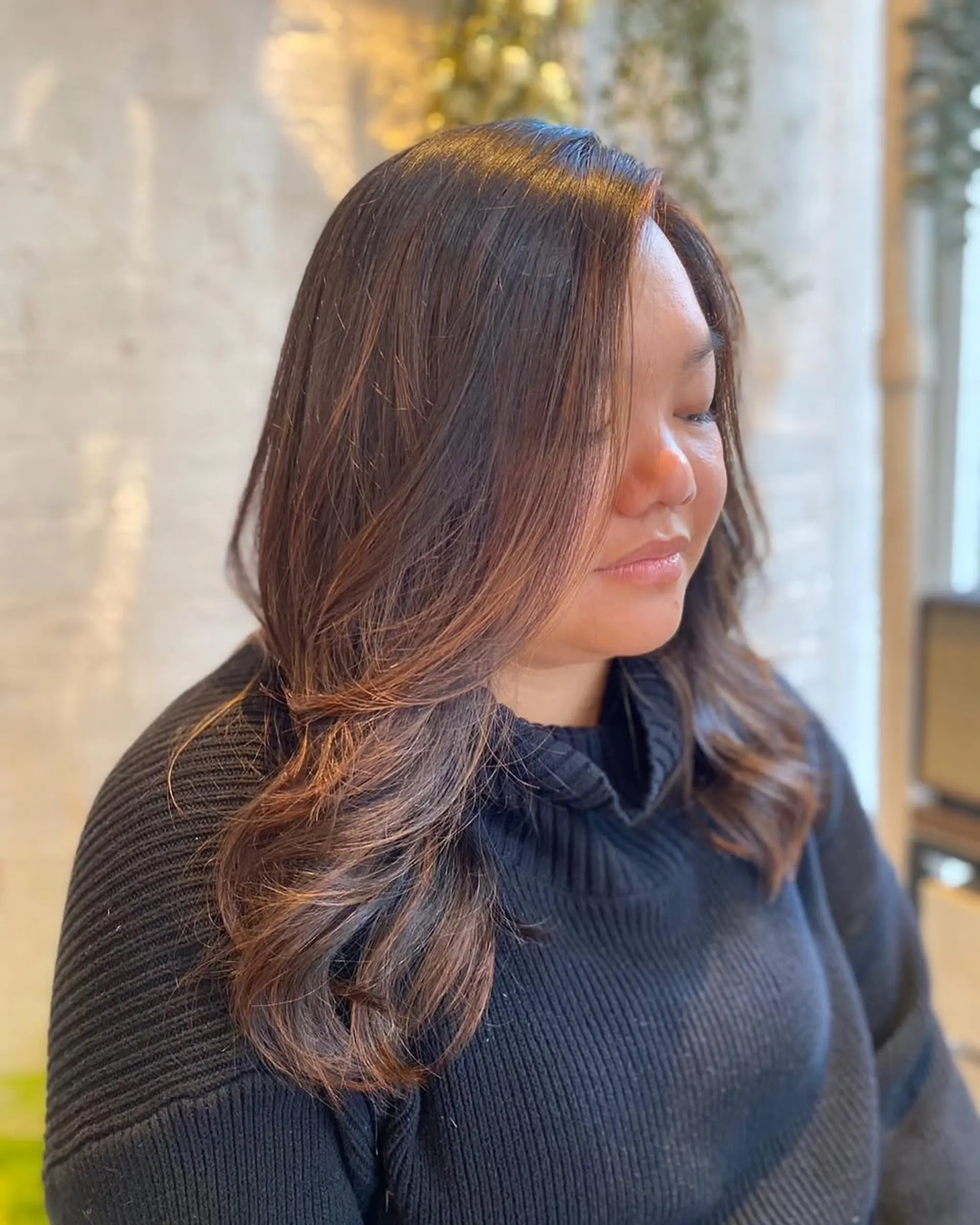 A long, wavy hairstyle with a dimensional bronzed balayage. 1