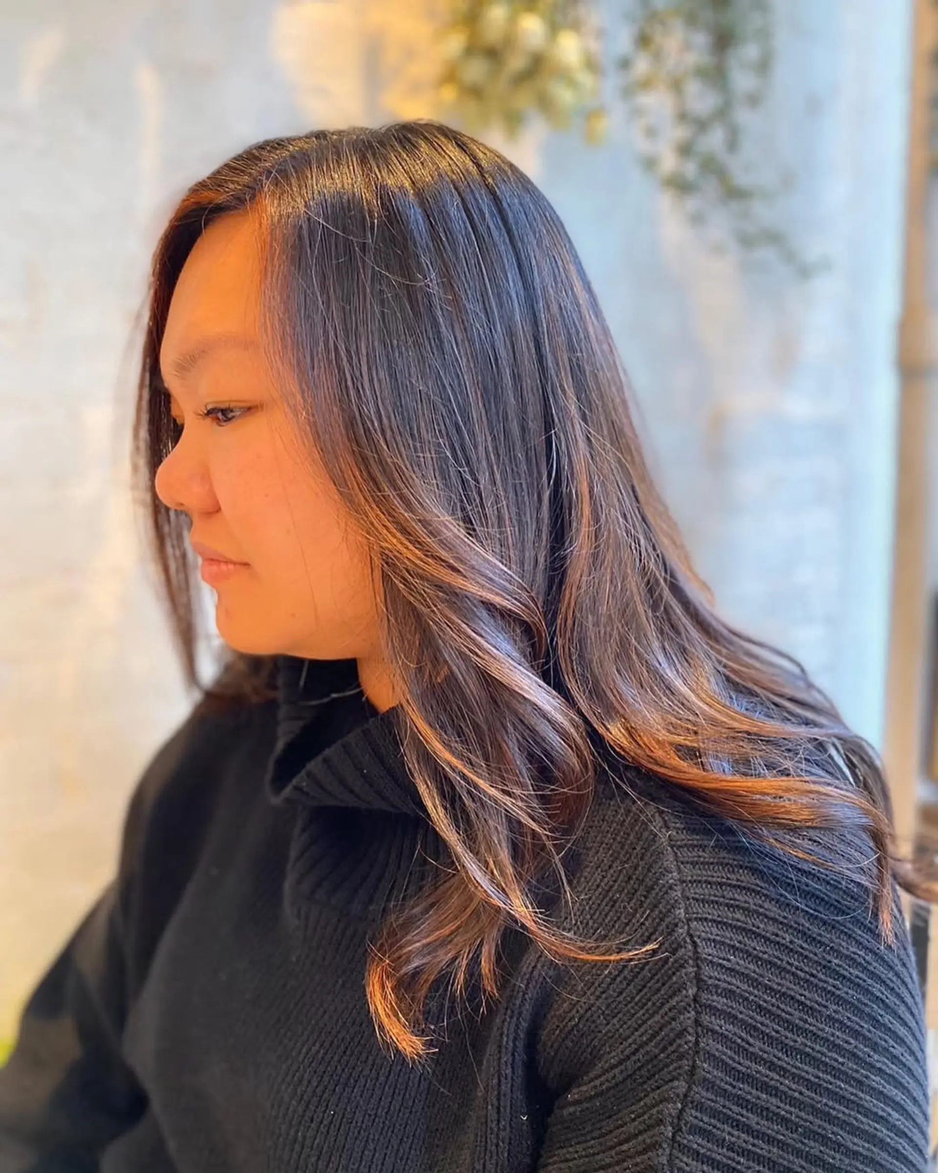 A long, wavy hairstyle with a dimensional bronzed balayage. 2