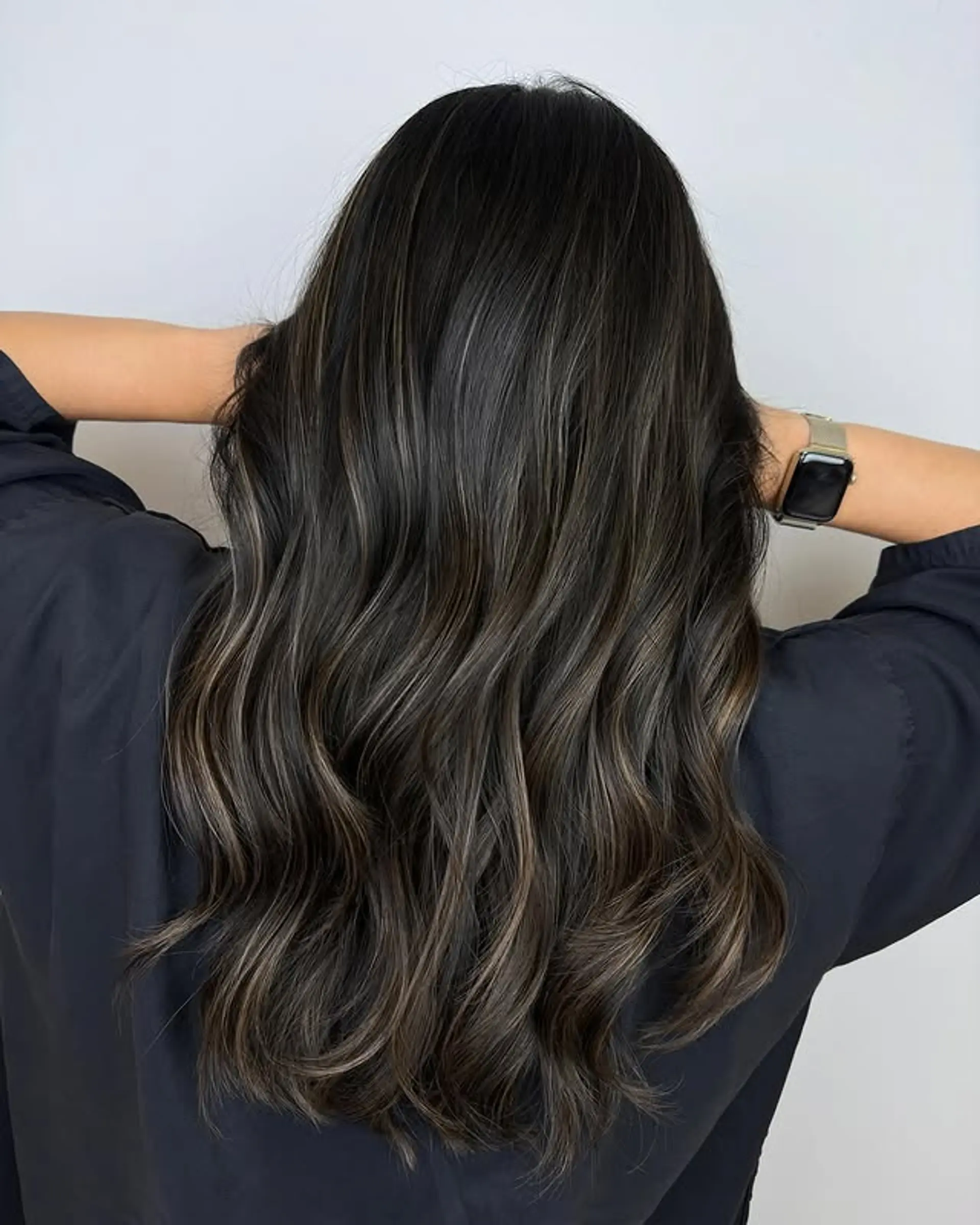 Long, wavy hair with a bronde balayage. 1