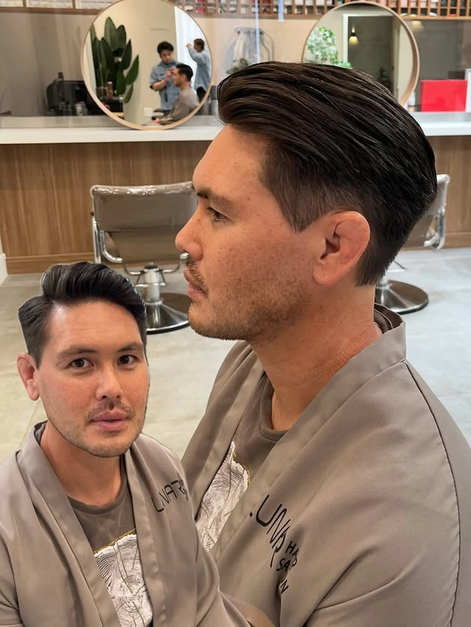 A classic men's hairstyle featuring a taper on the sides with a side part. 1