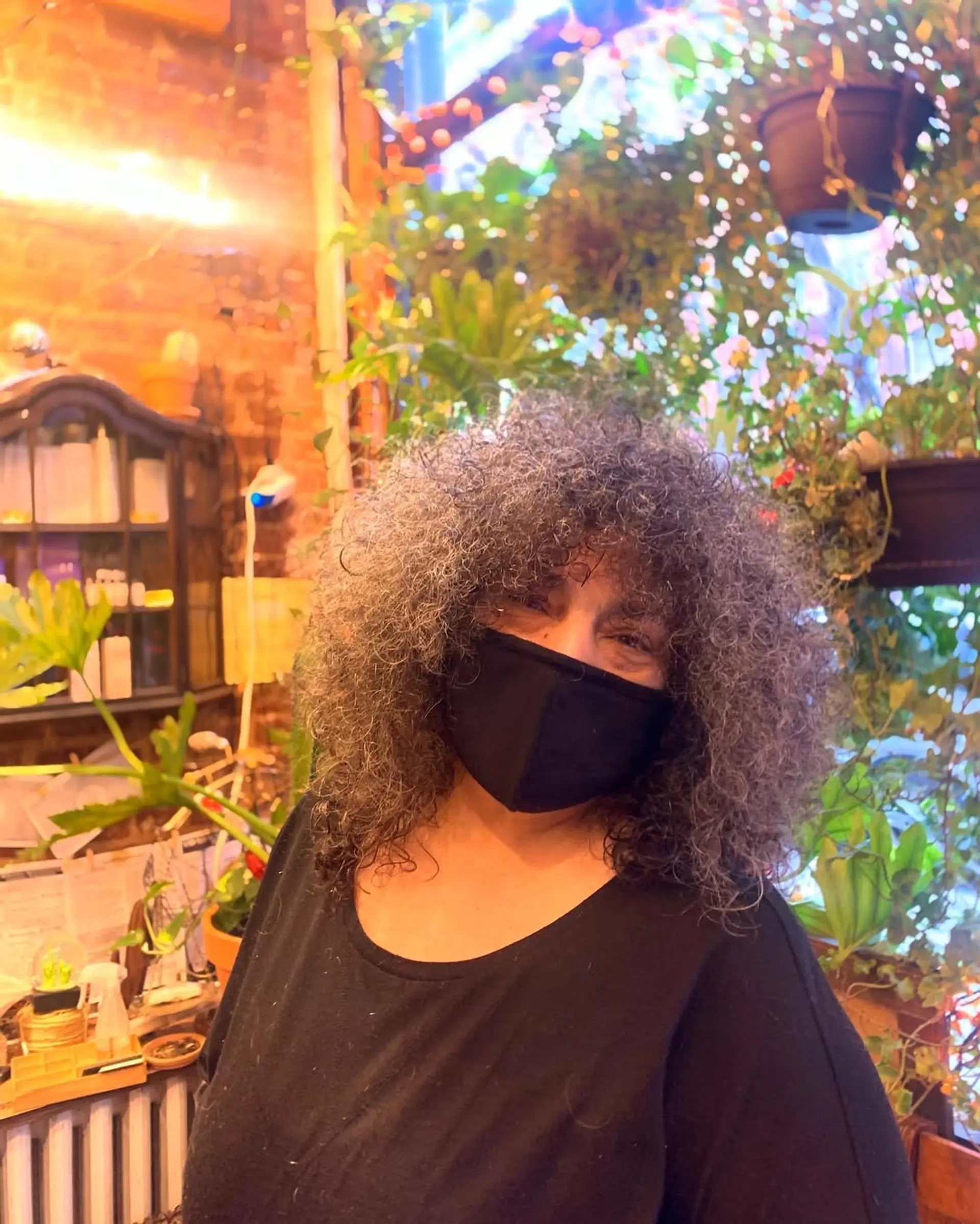 A voluminous afro with naturally curly texture. 1