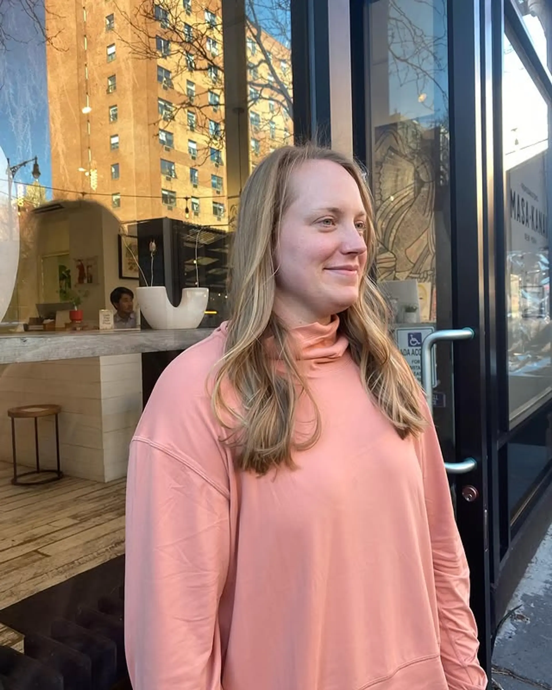 Medium-length wavy hairstyle with blonde balayage highlights, creating a beachy and natural look. 1