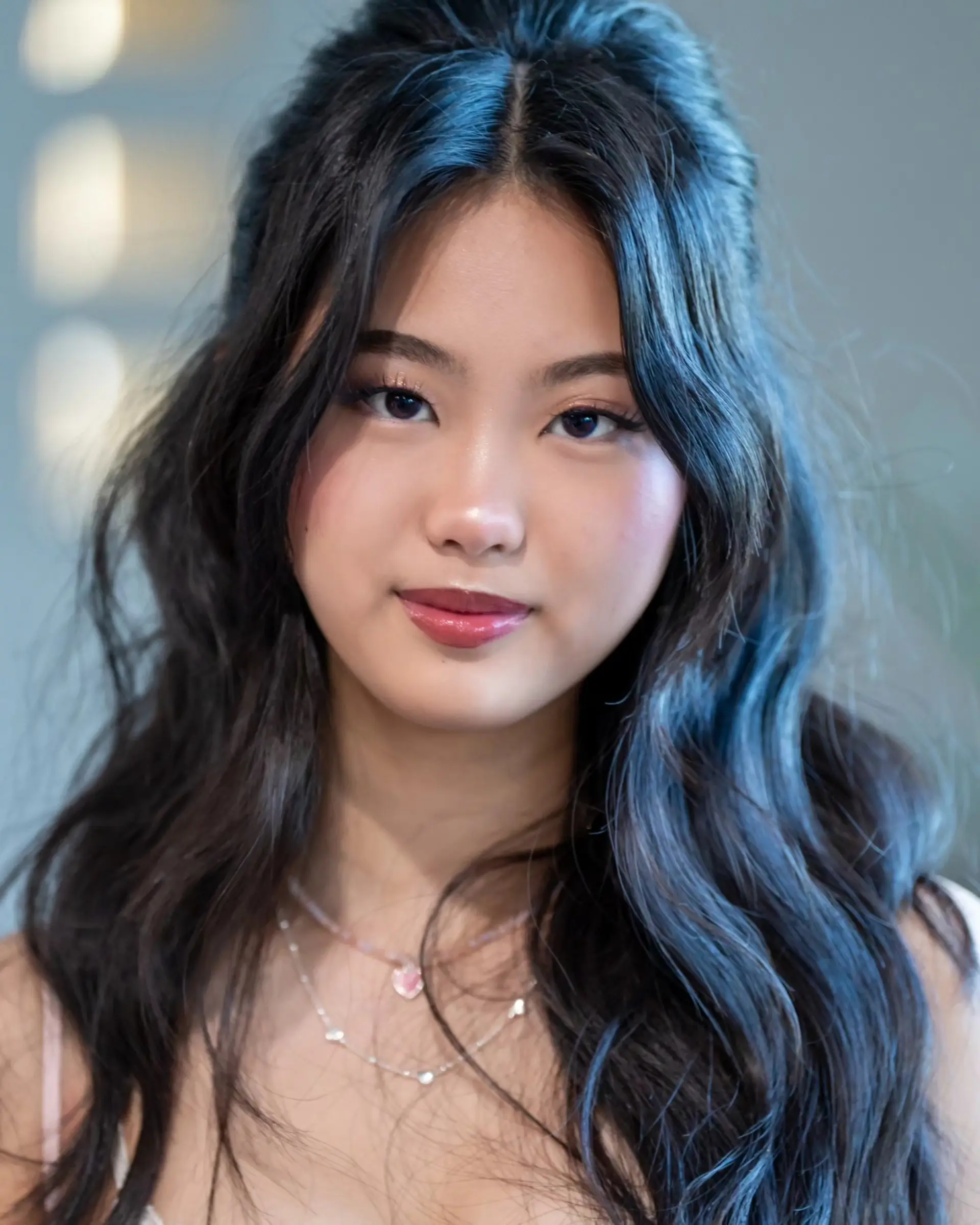 A glamorous half-up half-down hairstyle featuring voluminous crown lift, loose soft waves, and delicate face-framing tendrils. 1