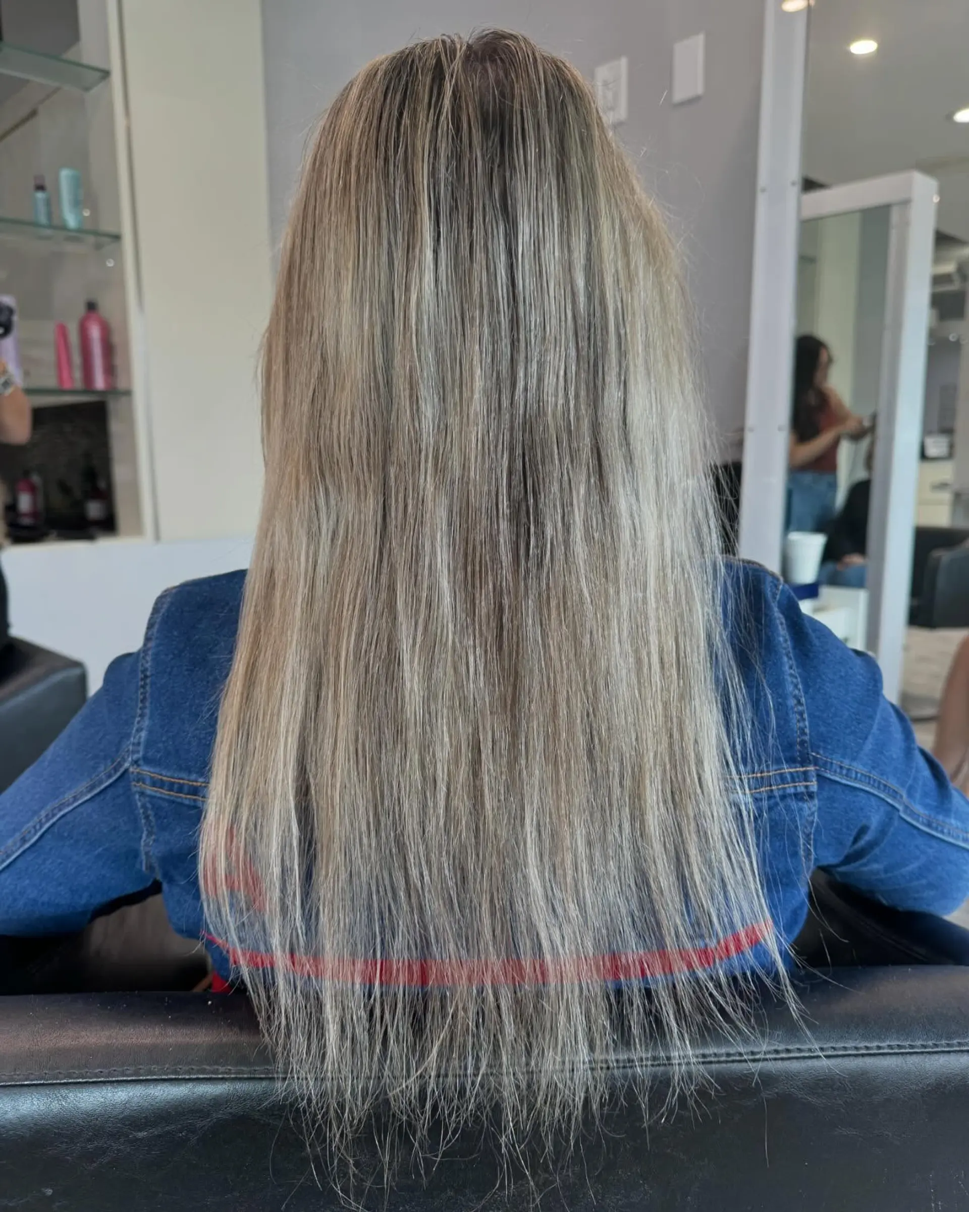 Long, wavy hair with a buttery blonde balayage and natural roots. 4