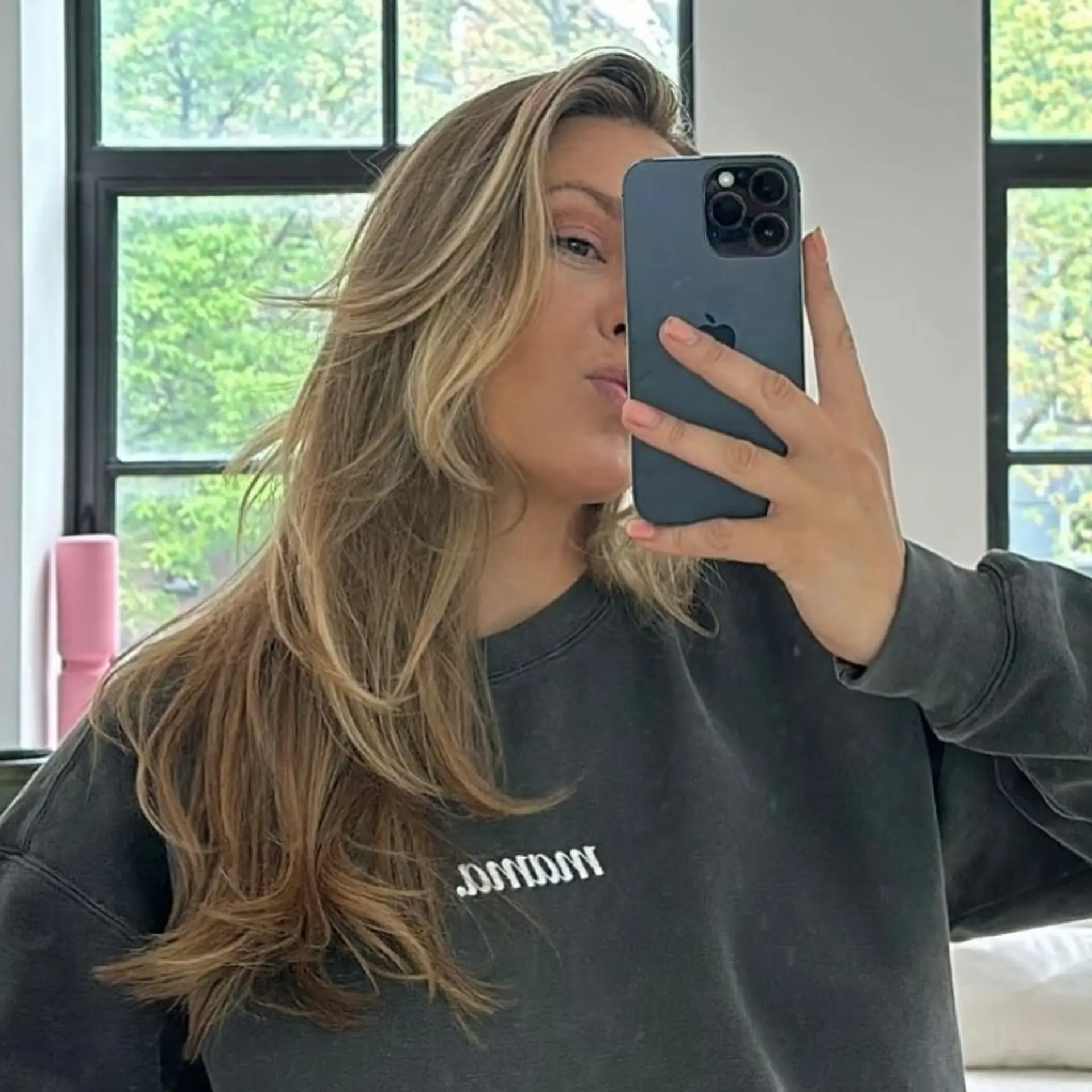 A layered shag with face-framing layers, perfect for adding movement and volume to long, wavy hair. 1