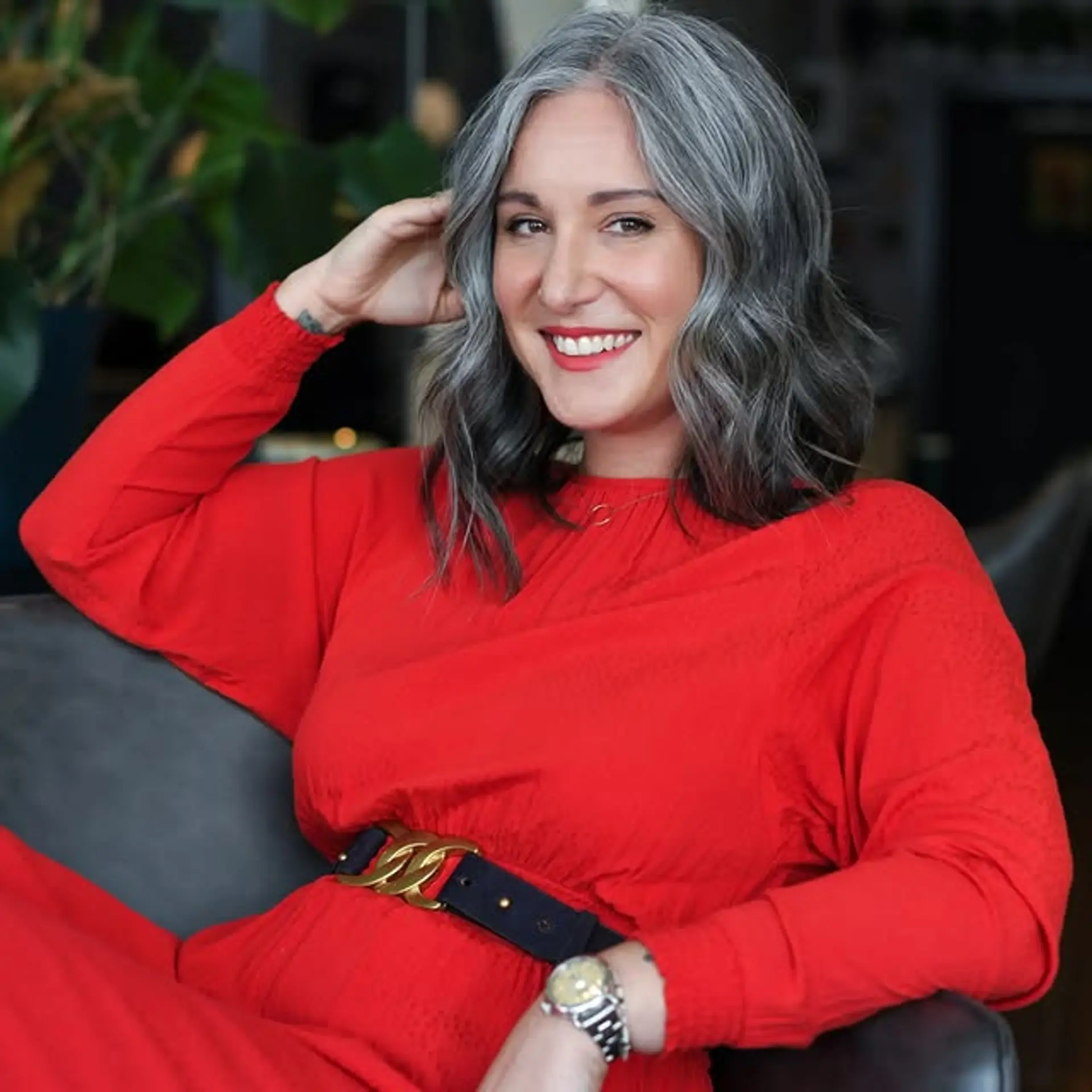 A stylish wavy lob that falls just around the shoulders, perfect for an easy and chic look. 1