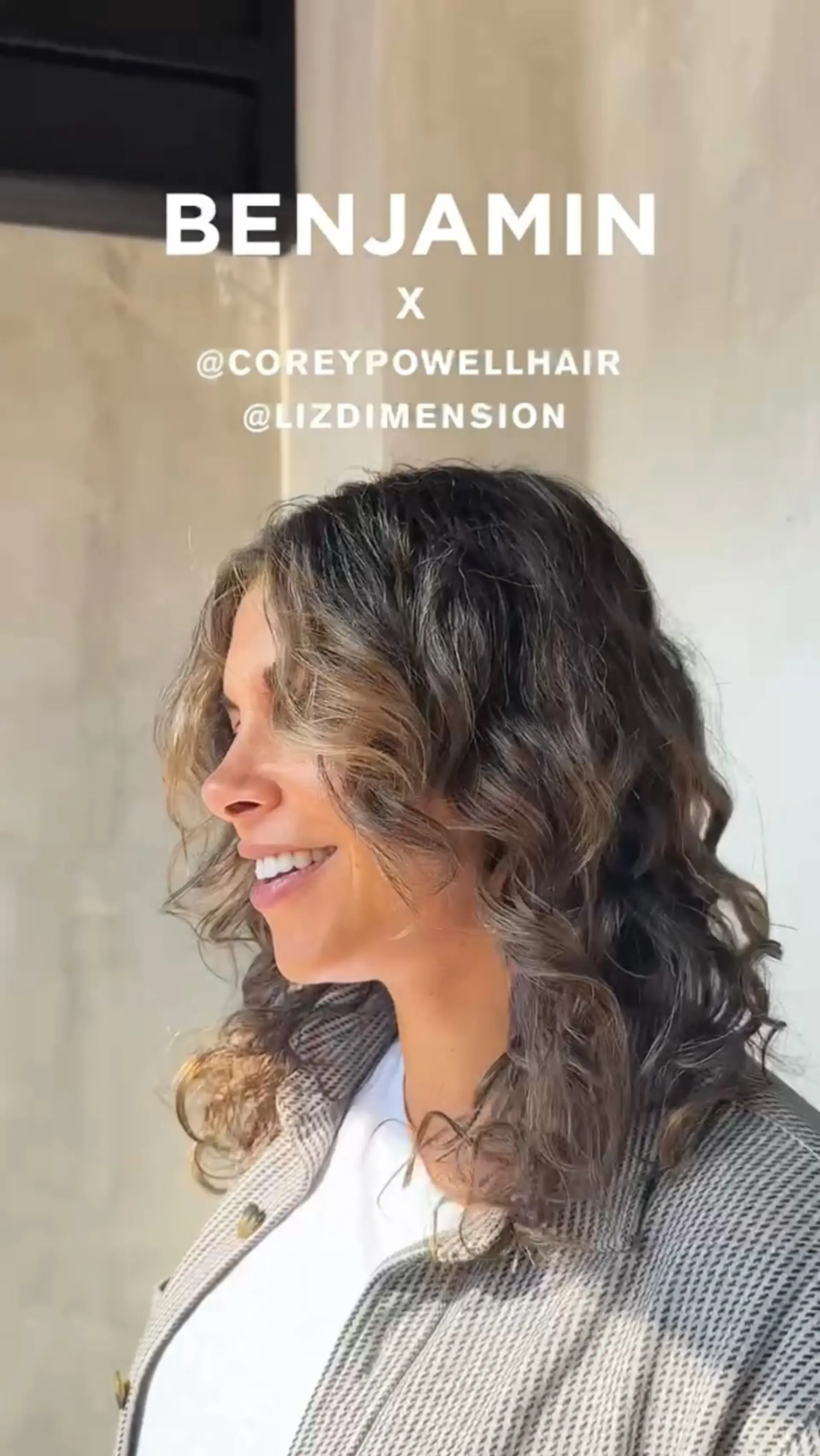Medium-length wavy haircut featuring soft lived-in balayage and face-framing dimensional highlights. 1