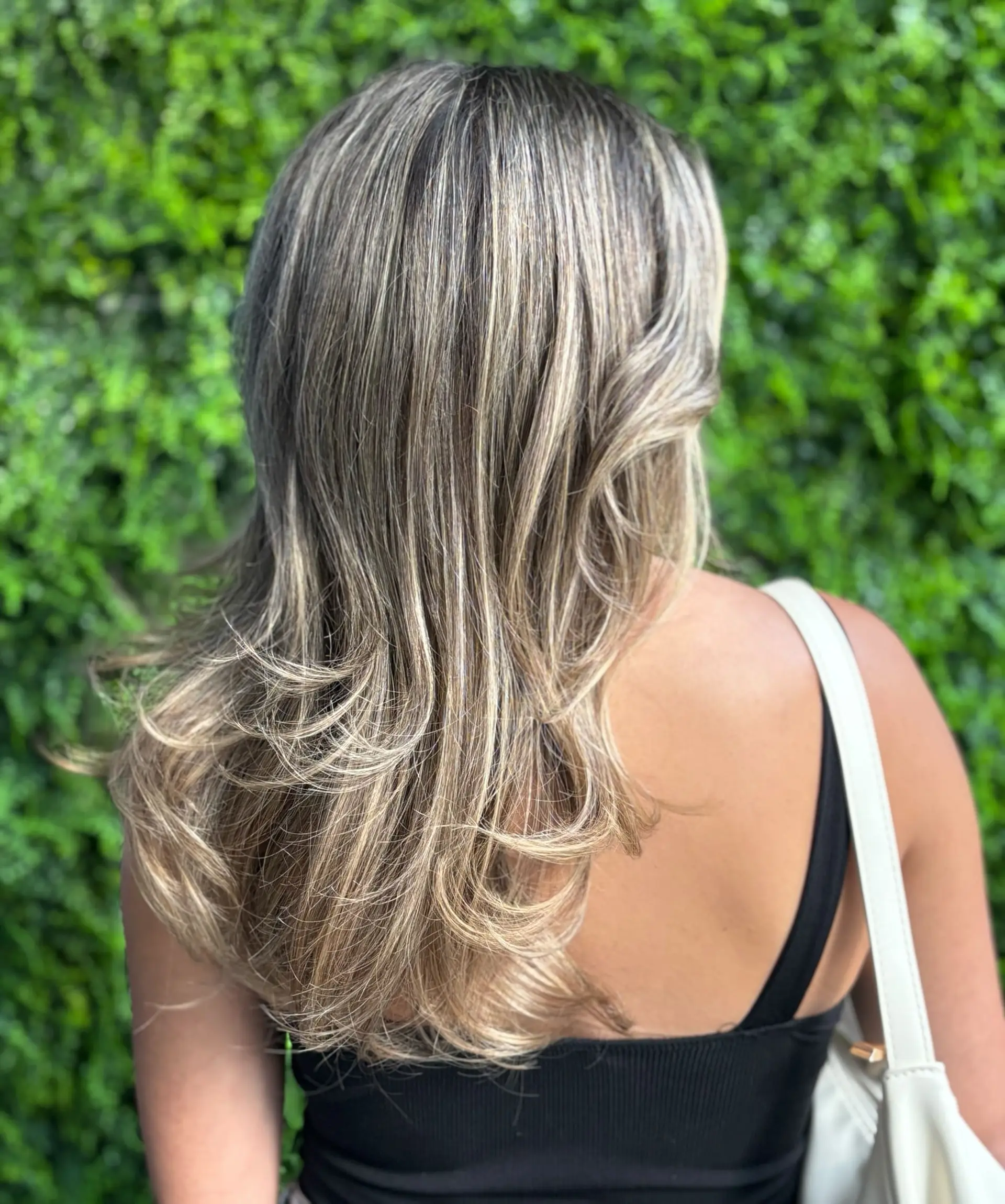 A medium-length, wavy hairstyle with a bronde balayage. 1