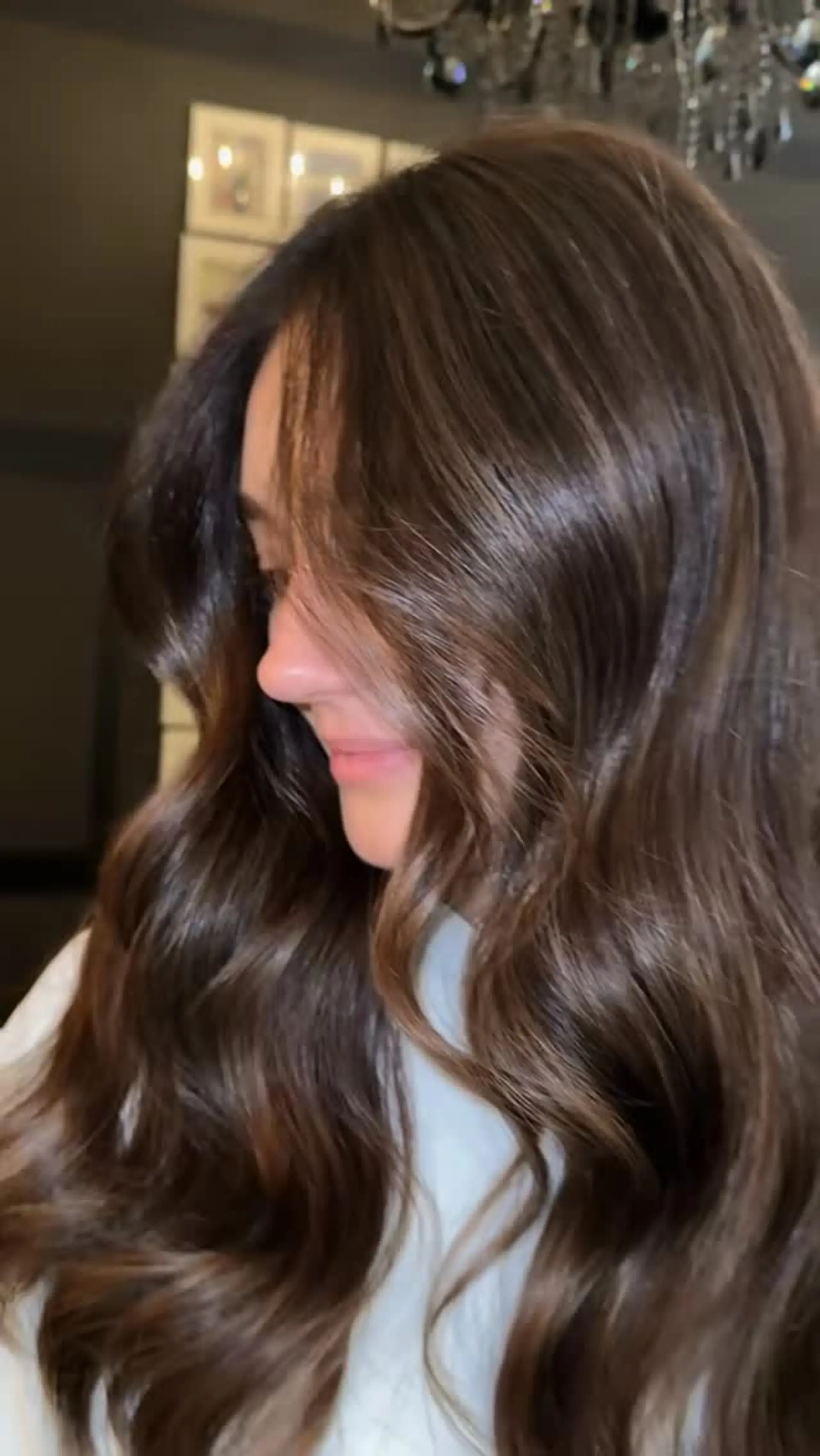 A soft, dimensional brunette style with natural depth and effortless shine. 1