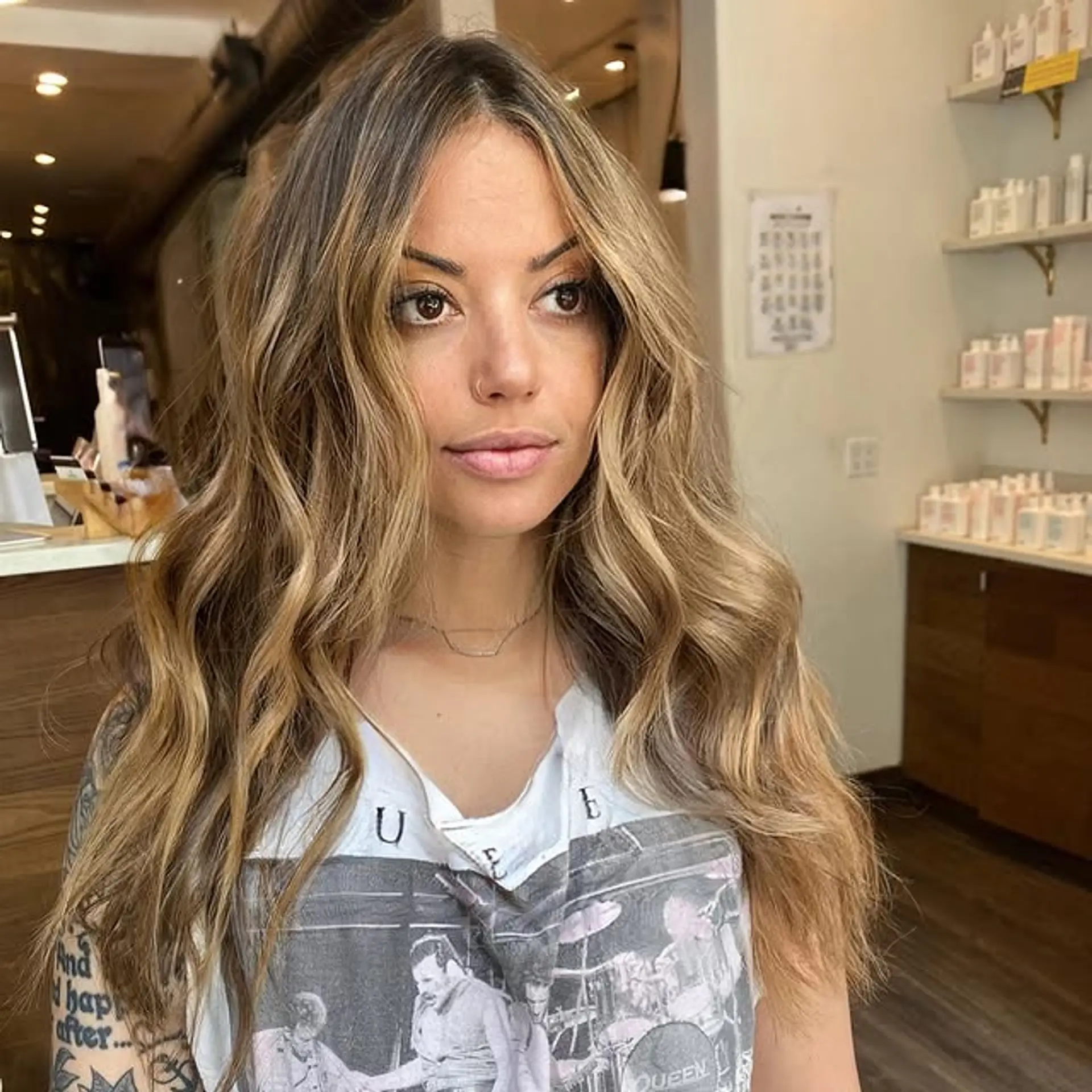 Long, wavy hair with blonde balayage highlights. 1