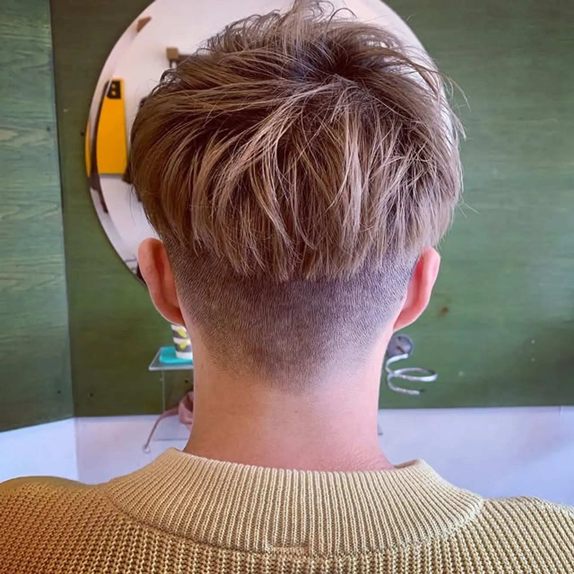 A textured crop with faded sides and choppy layers. 1