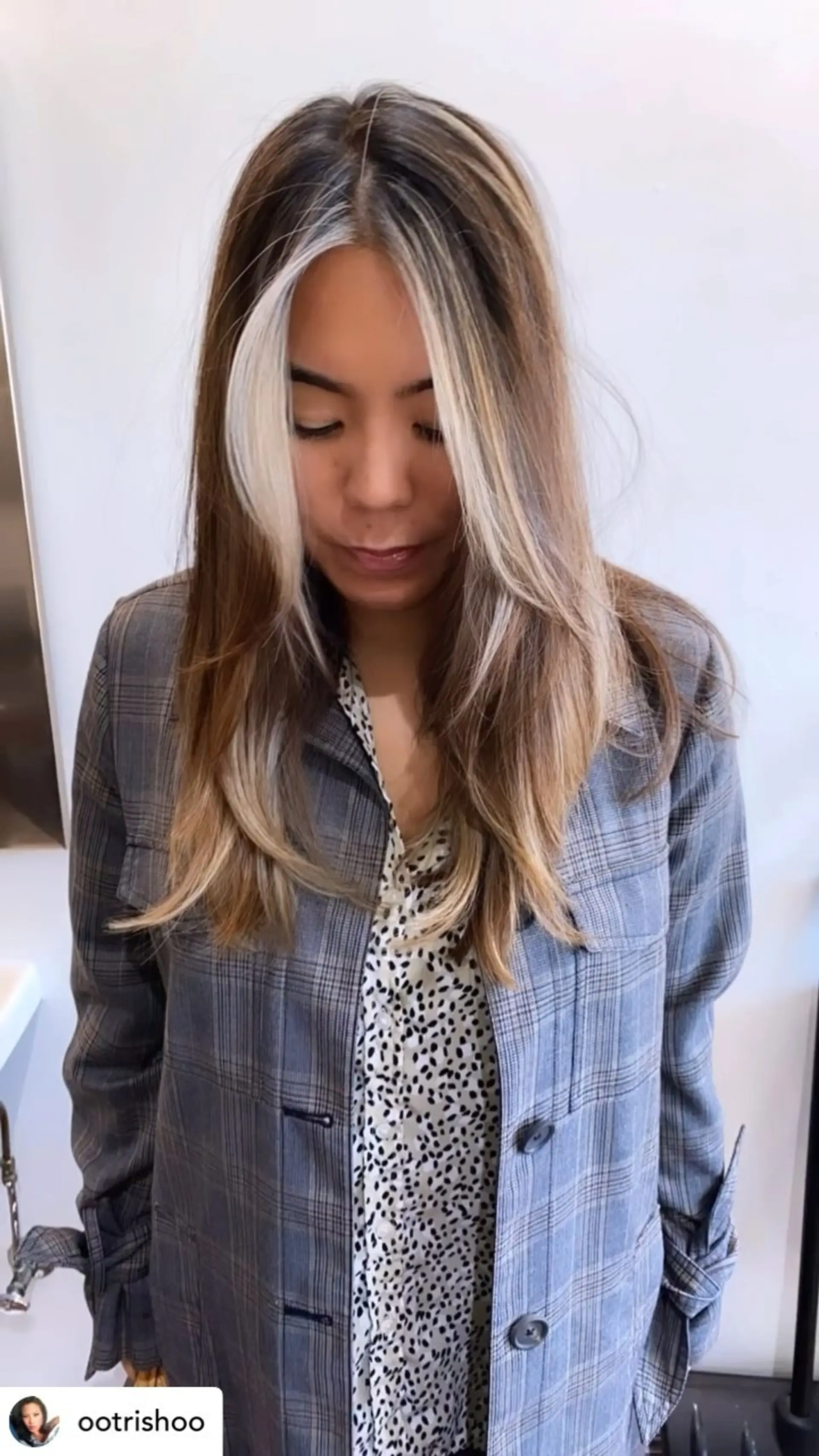Long layered brunette hair highlighted with a prominent, high-contrast platinum blonde money piece and blended balayage. 1