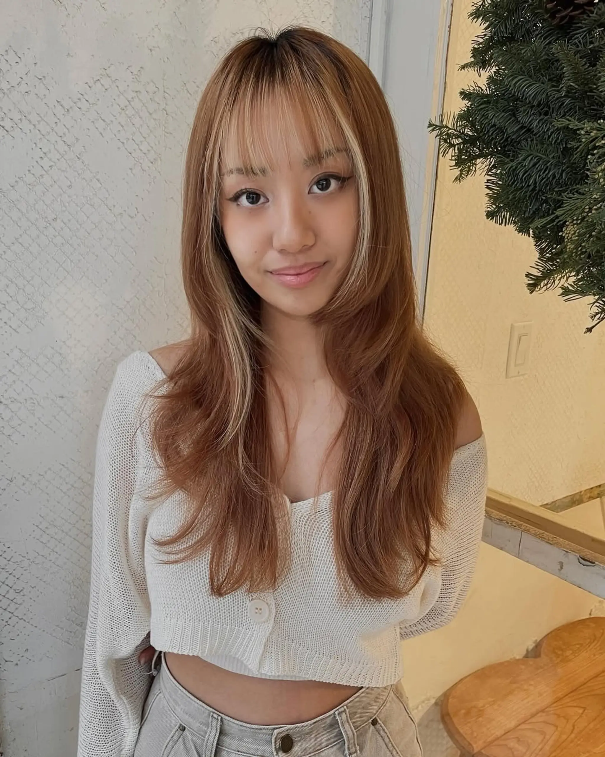 Face framing bangs + two tone gradient using highlights.