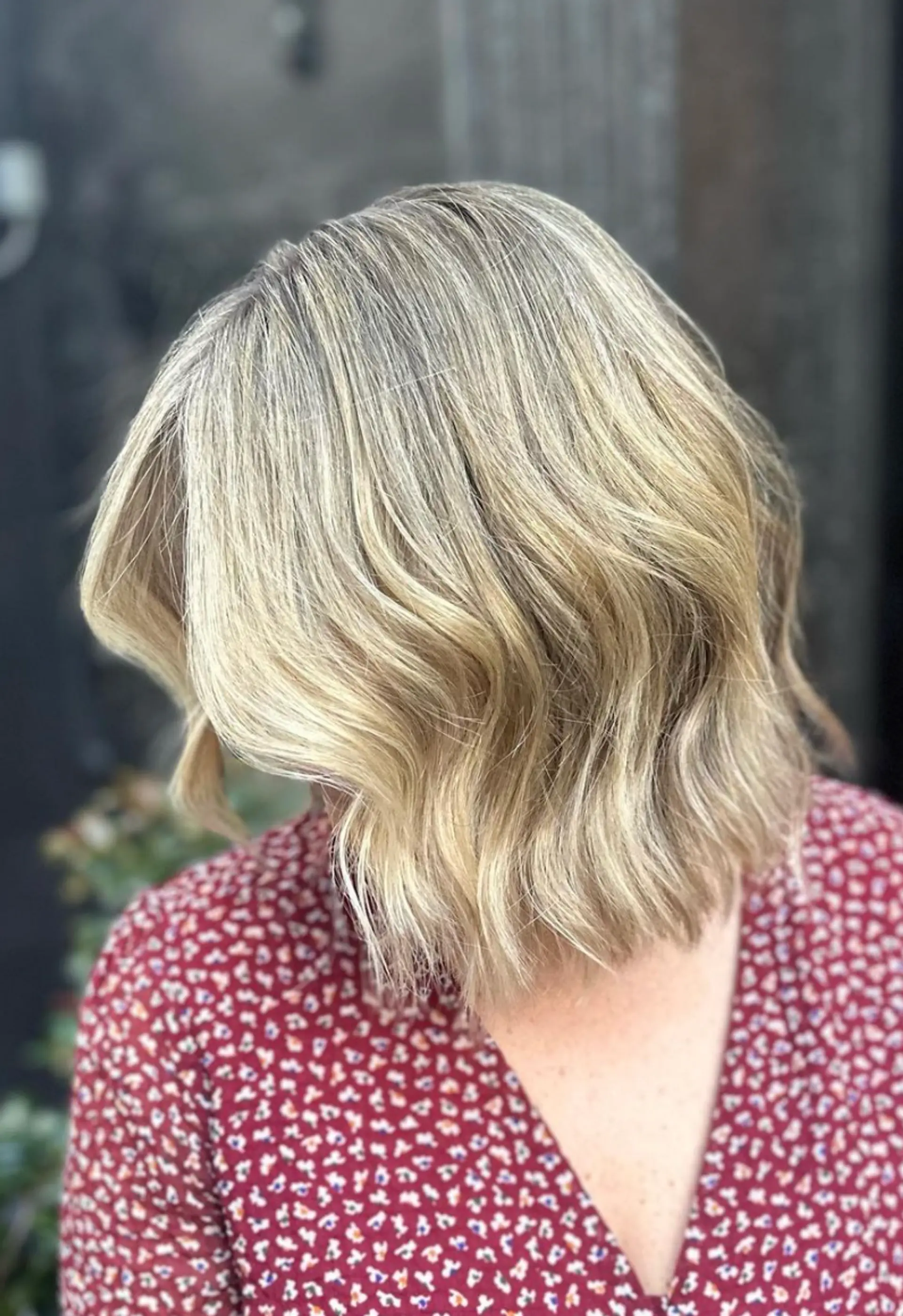 Medium-length, wavy haircut in a honey blonde color with textured ends and balayage highlights, giving it a voluminous, natural look.

Color by @simabeautynyc
Cut and style by @juliamannino_hair
 1