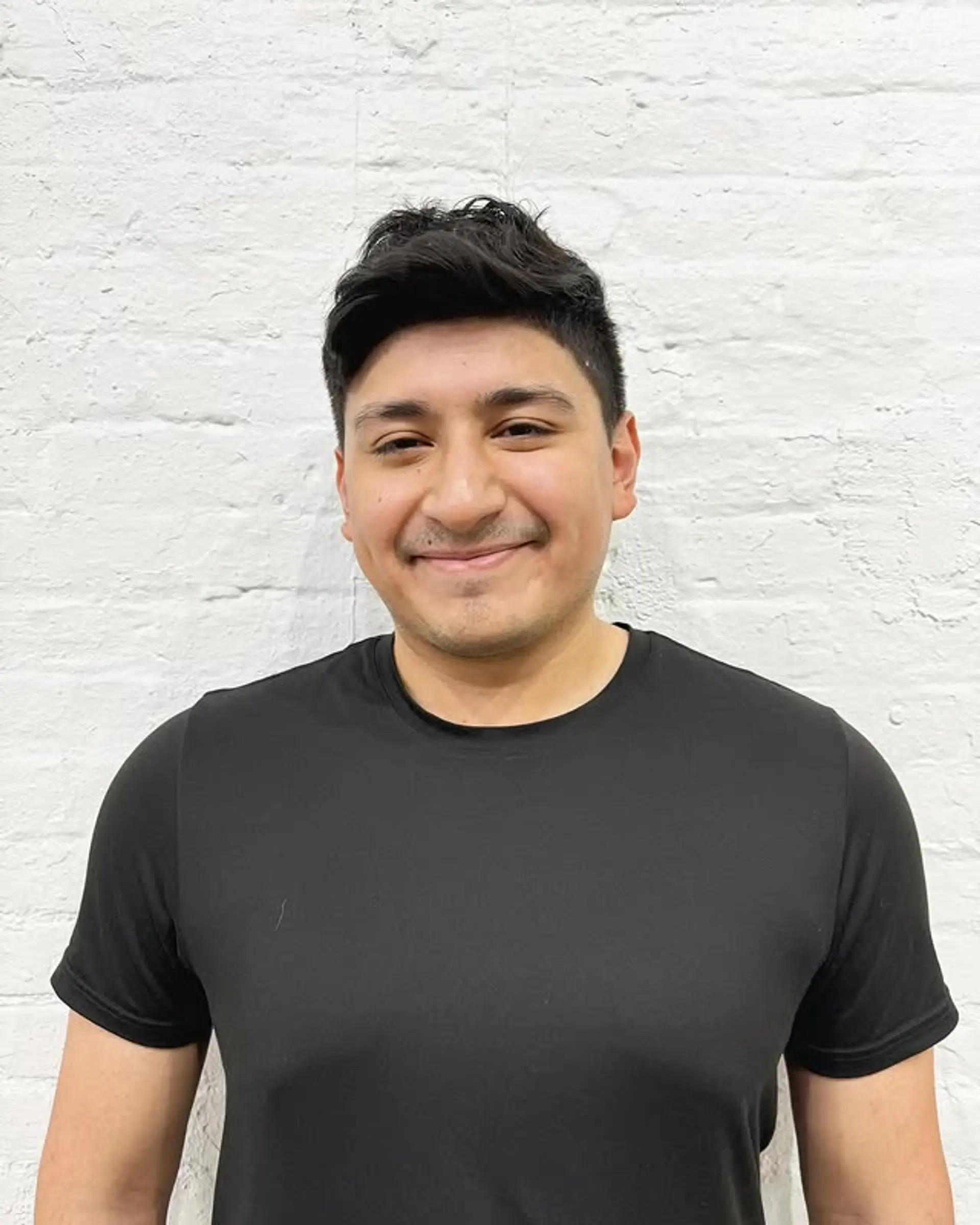 A textured crop with tapered sides creates a clean, modern look with easy styling. 1