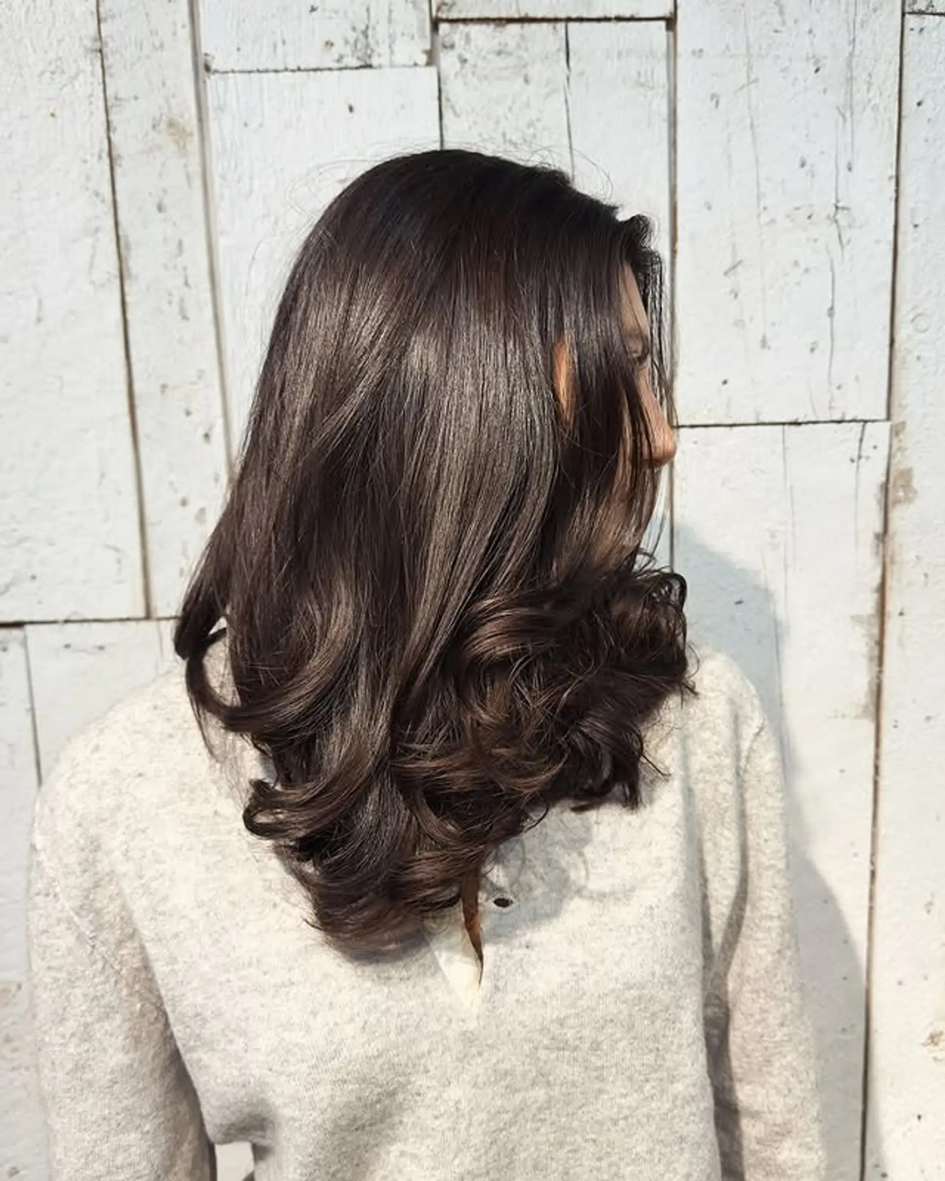 This hairstyle features a voluminous C-curl perm that adds body and movement to medium-length hair. The curls are soft and romantic, perfect for a chic and effortless look. 1