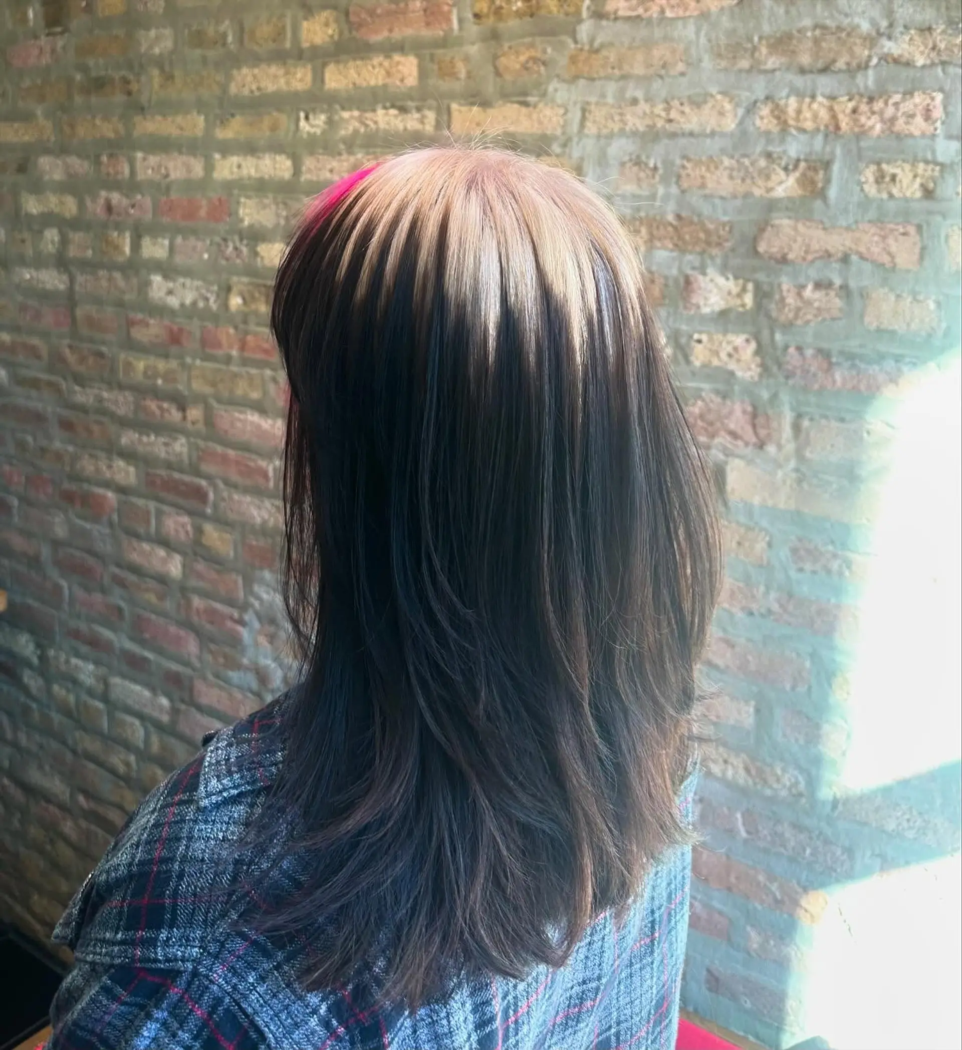 Long layered haircut with pink highlights on top and blonde balayage. 1