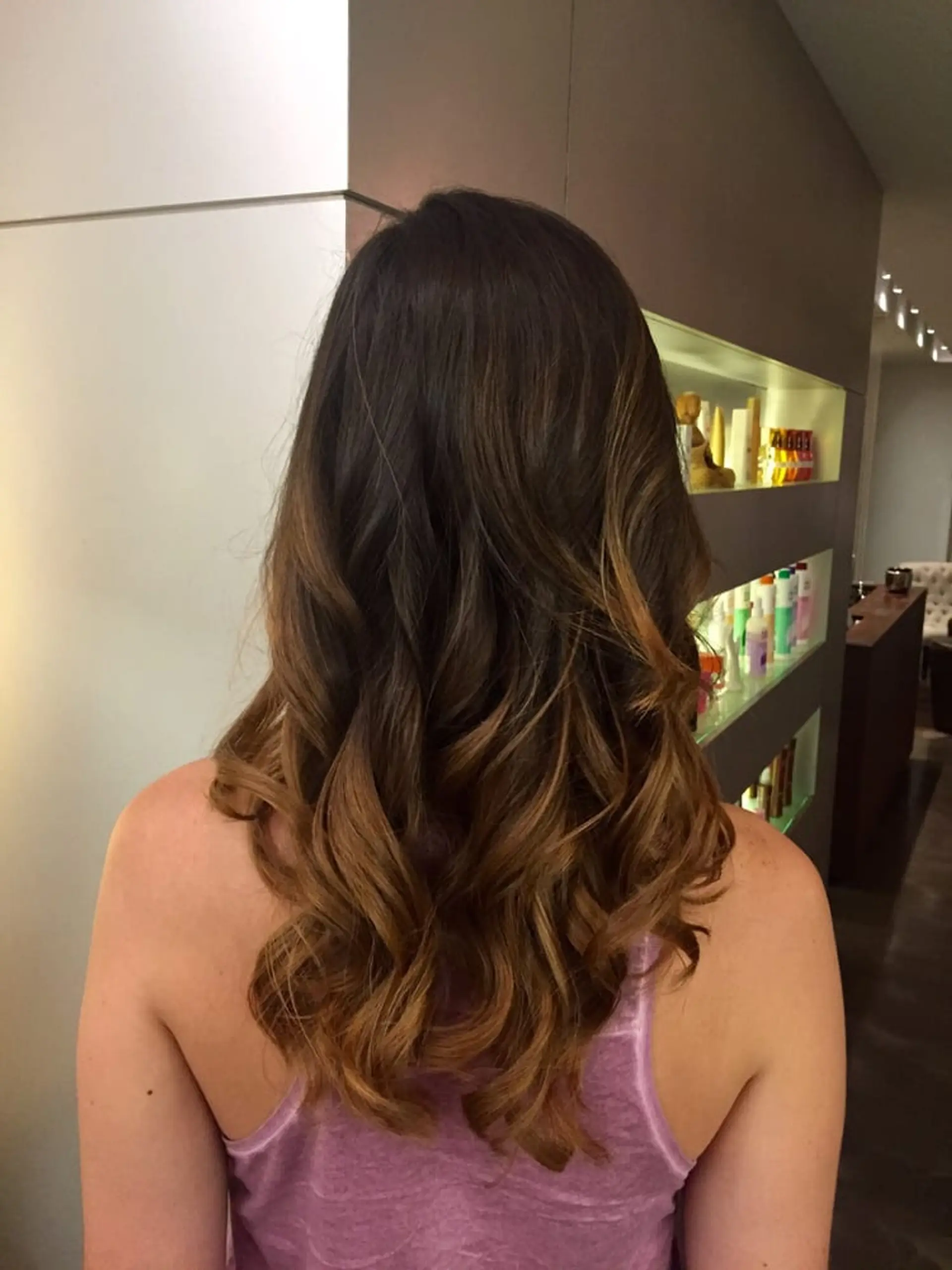 A stylish medium-length wavy hairstyle with a beautiful ombre color effect. 1