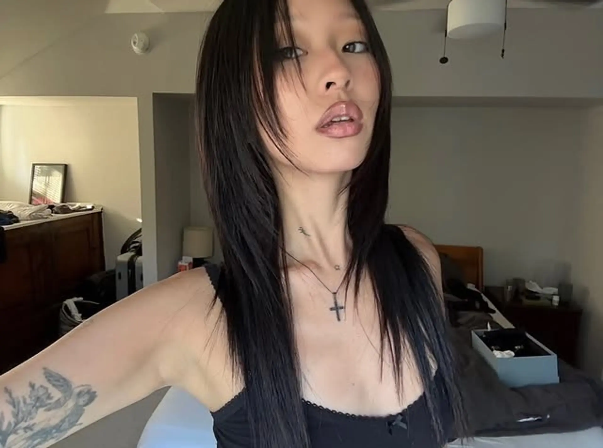 A choppy, layered wolf cut with a long length and straight texture. 1