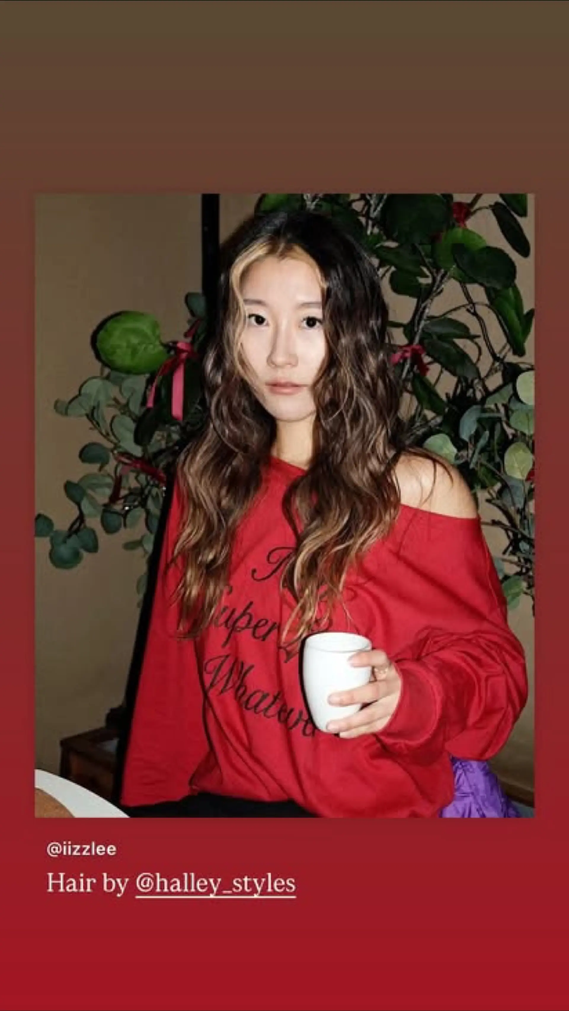 Medium-length bronde hair with soft, beachy waves and face-framing blonde highlights. 1