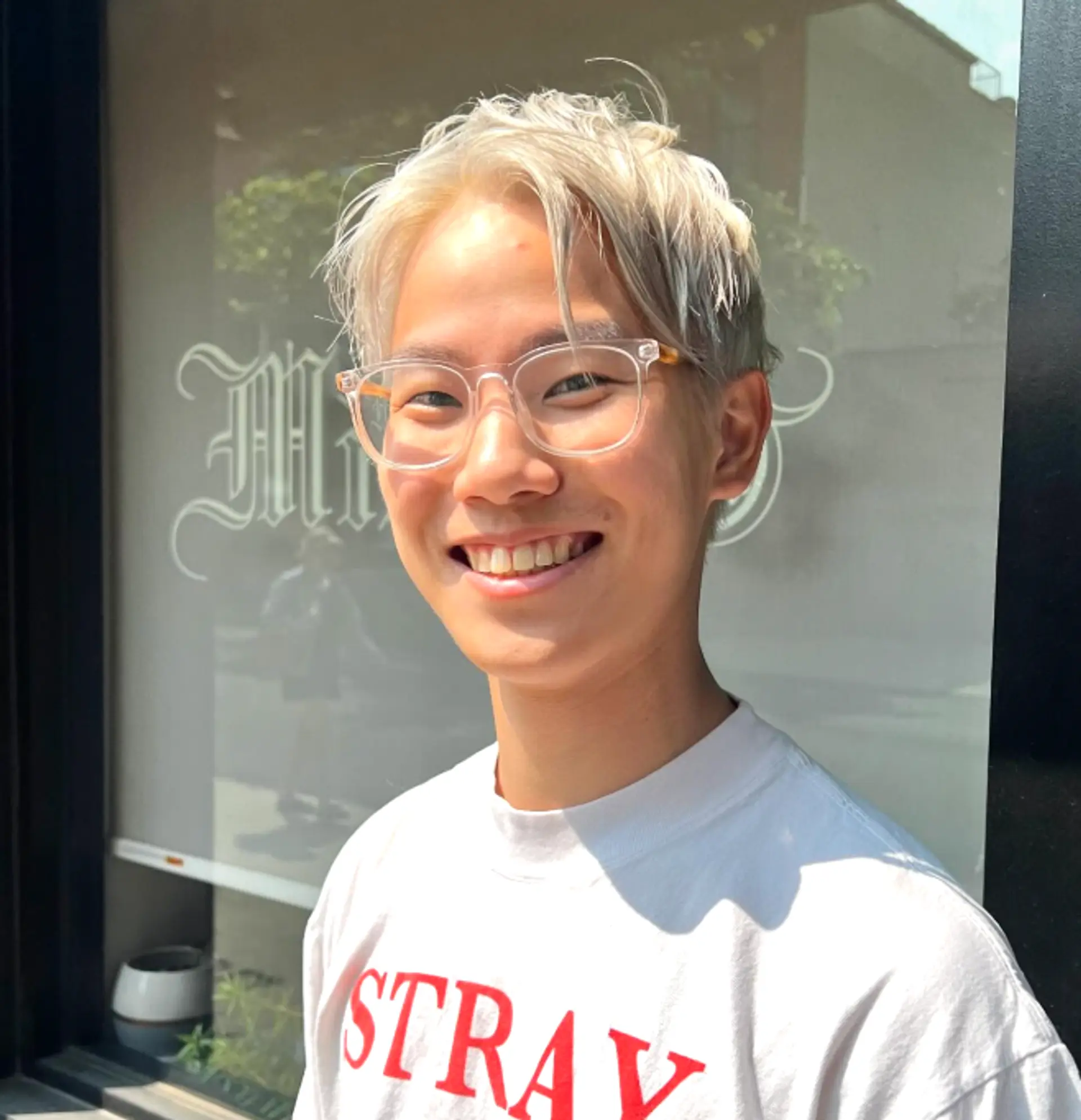 A short, textured crop with a modern and edgy aesthetic. 1