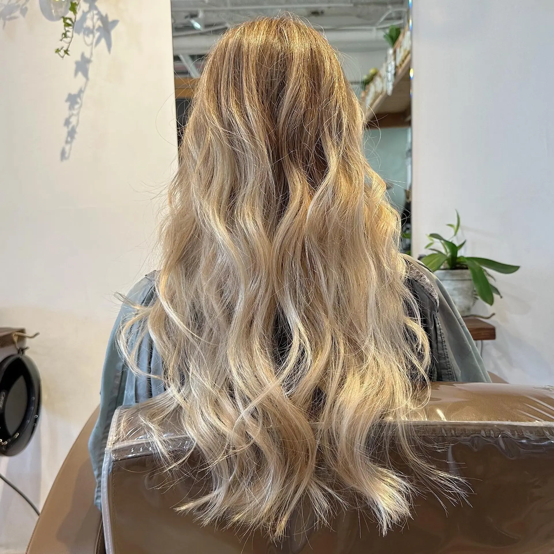 Long wavy hairstyle with a balayage blonde color melt. 2